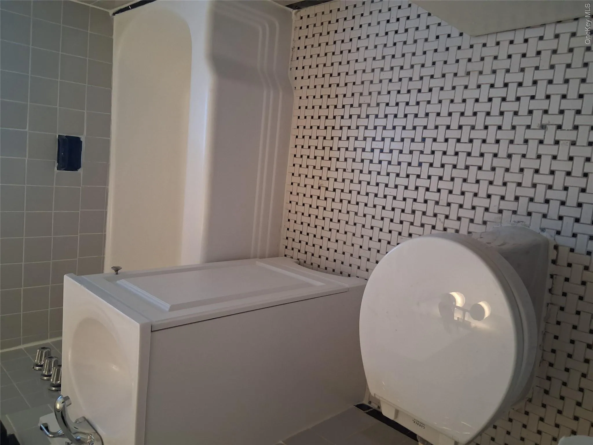 2235 CRUGER Avenue, New York, NY, 1 Bedroom Bedrooms, 3 Rooms Rooms,1 BathroomBathrooms,Residential,For Rent,CRUGER,0,1031494 2235 CRUGER Avenue, New York, NY, 1 Bedroom Bedrooms, 3 Rooms Rooms,1 BathroomBathrooms,Residential,For Rent,CRUGER,0,1031494