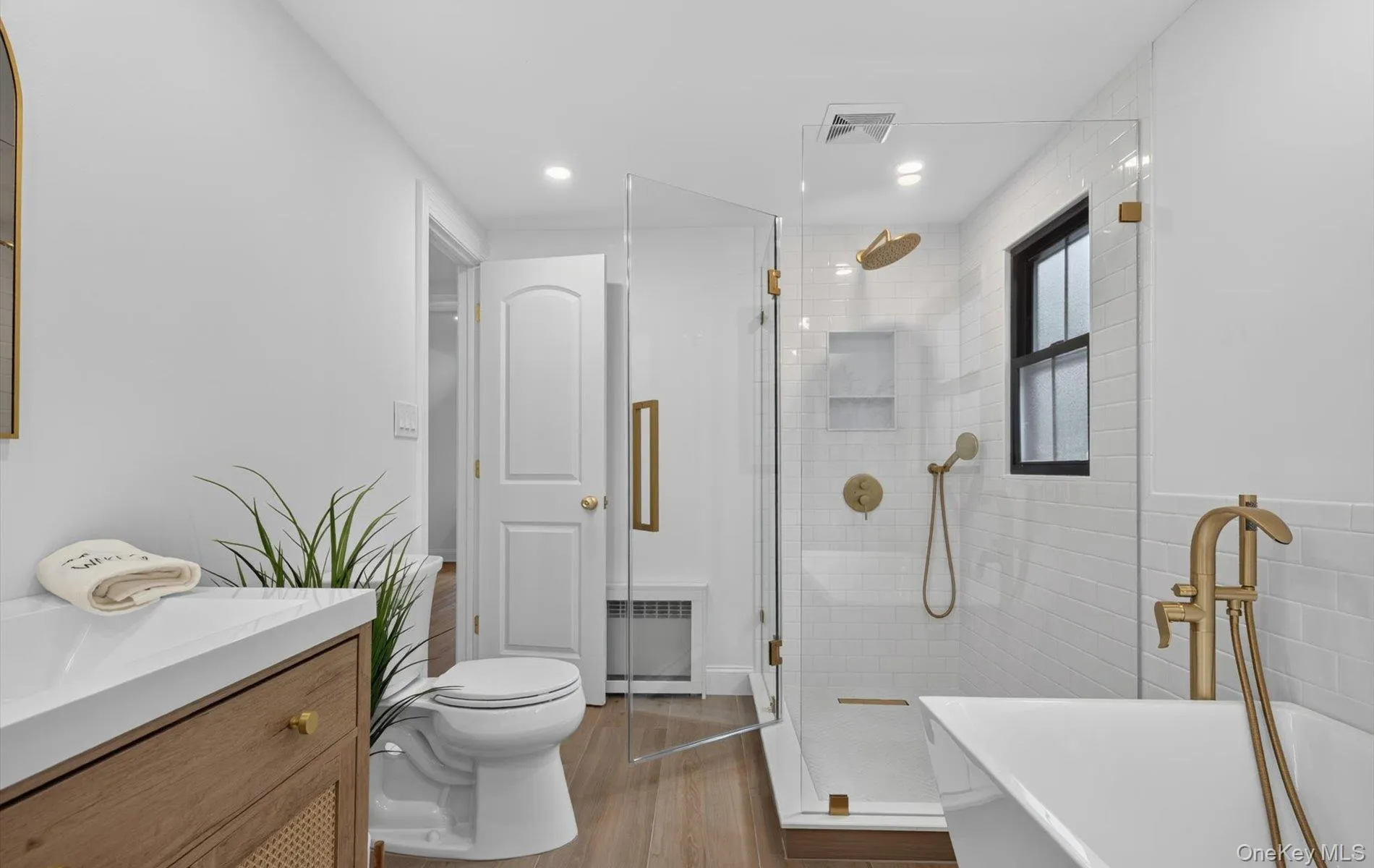 32 Horton Drive, Huntington, NY, 4 Bedrooms Bedrooms, 6 Rooms Rooms,2 BathroomsBathrooms,Residential,For Rent,Horton,0,1031497 32 Horton Drive, Huntington, NY, 4 Bedrooms Bedrooms, 6 Rooms Rooms,2 BathroomsBathrooms,Residential,For Rent,Horton,0,1031497