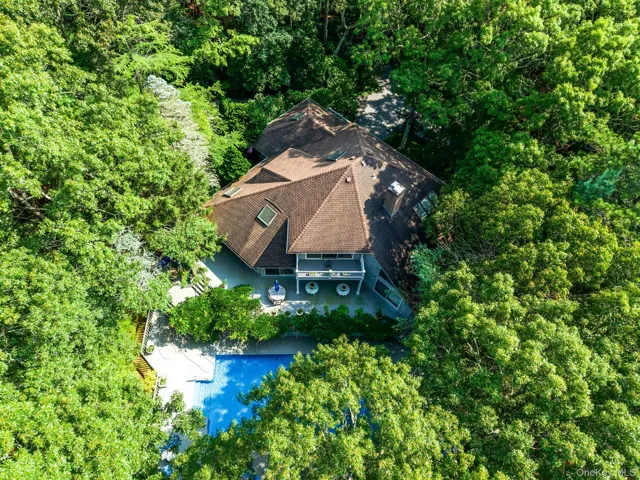 16 Joshuas Path, East Hampton, New York 11937
