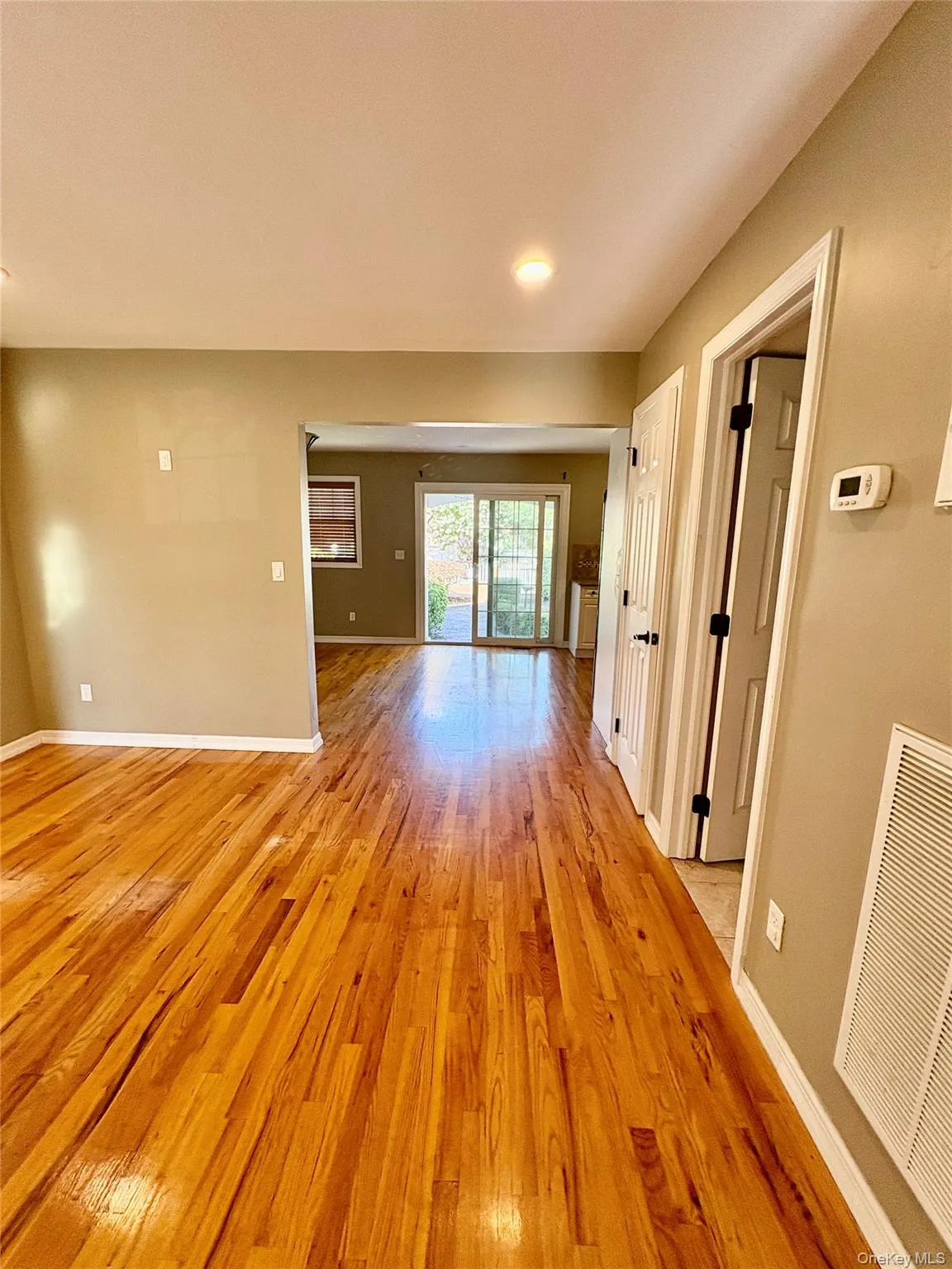 14 Madison Avenue, Hempstead, NY, 1 Bedroom Bedrooms, 4 Rooms Rooms,1 BathroomBathrooms,Residential Lease,For Rent,Madison,0,1031506 14 Madison Avenue, Hempstead, NY, 1 Bedroom Bedrooms, 4 Rooms Rooms,1 BathroomBathrooms,Residential Lease,For Rent,Madison,0,1031506