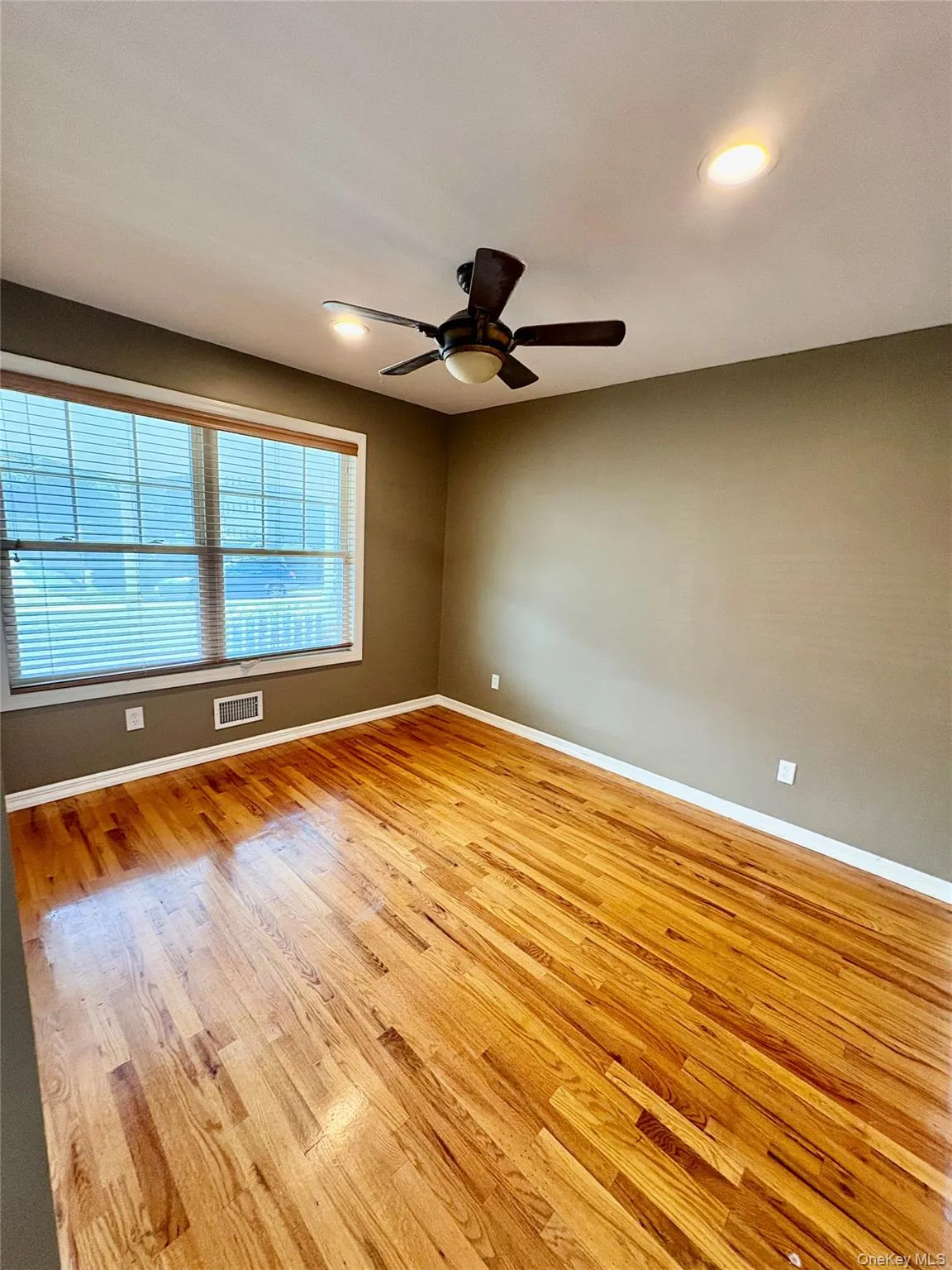 14 Madison Avenue, Hempstead, NY, 1 Bedroom Bedrooms, 4 Rooms Rooms,1 BathroomBathrooms,Residential Lease,For Rent,Madison,0,1031506 14 Madison Avenue, Hempstead, NY, 1 Bedroom Bedrooms, 4 Rooms Rooms,1 BathroomBathrooms,Residential Lease,For Rent,Madison,0,1031506