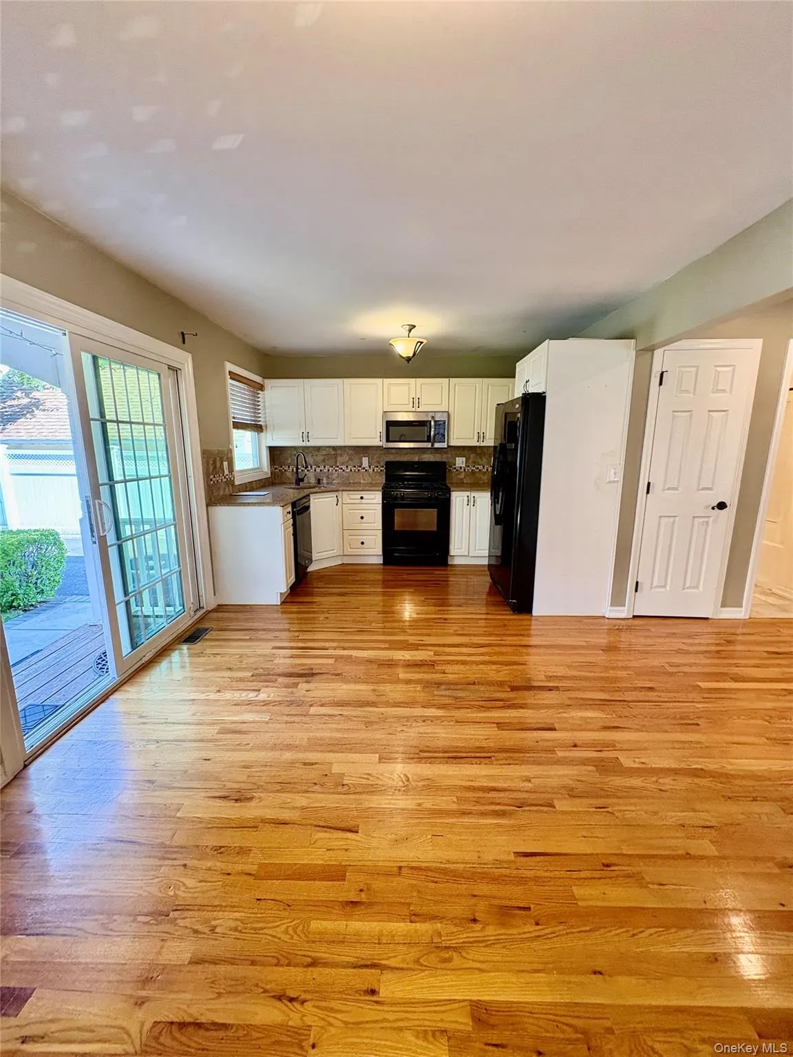 14 Madison Avenue, Hempstead, NY, 1 Bedroom Bedrooms, 4 Rooms Rooms,1 BathroomBathrooms,Residential Lease,For Rent,Madison,0,1031506 14 Madison Avenue, Hempstead, NY, 1 Bedroom Bedrooms, 4 Rooms Rooms,1 BathroomBathrooms,Residential Lease,For Rent,Madison,0,1031506