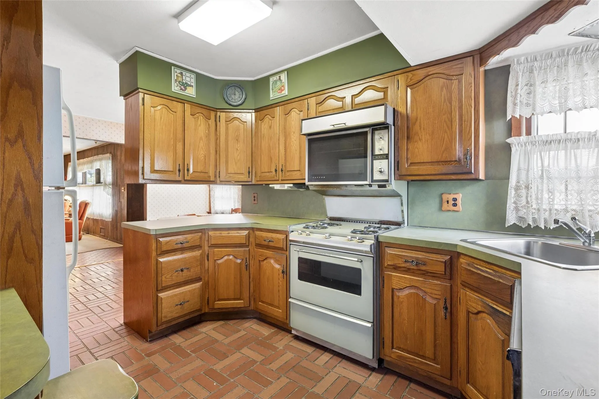 53 Berkshire Road, Oyster Bay, NY, 3 Bedrooms Bedrooms, 6 Rooms Rooms,1 BathroomBathrooms,Residential,For Rent,Berkshire,0,1031534 53 Berkshire Road, Oyster Bay, NY, 3 Bedrooms Bedrooms, 6 Rooms Rooms,1 BathroomBathrooms,Residential,For Rent,Berkshire,0,1031534