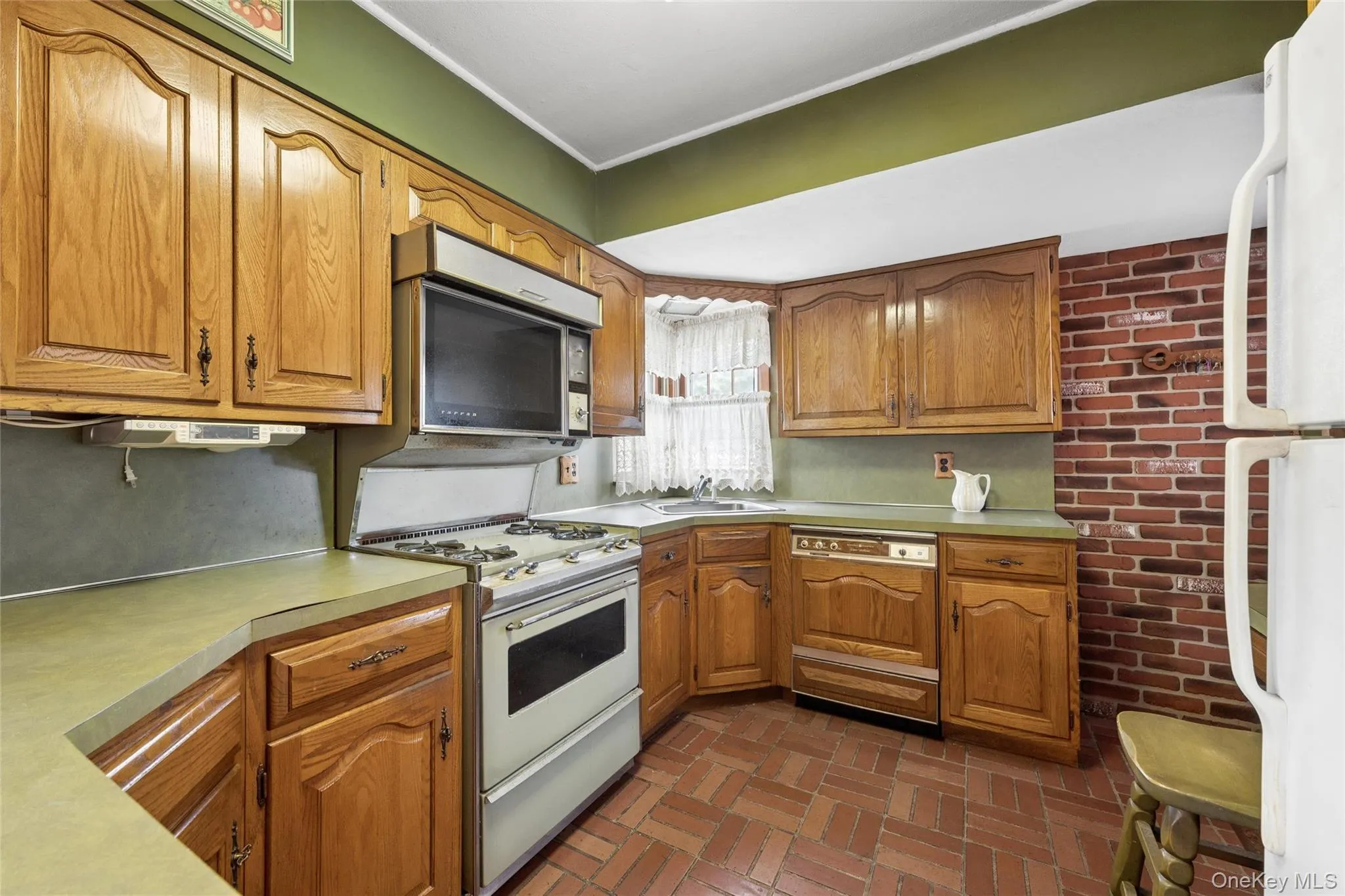 53 Berkshire Road, Oyster Bay, NY, 3 Bedrooms Bedrooms, 6 Rooms Rooms,1 BathroomBathrooms,Residential,For Rent,Berkshire,0,1031534 53 Berkshire Road, Oyster Bay, NY, 3 Bedrooms Bedrooms, 6 Rooms Rooms,1 BathroomBathrooms,Residential,For Rent,Berkshire,0,1031534