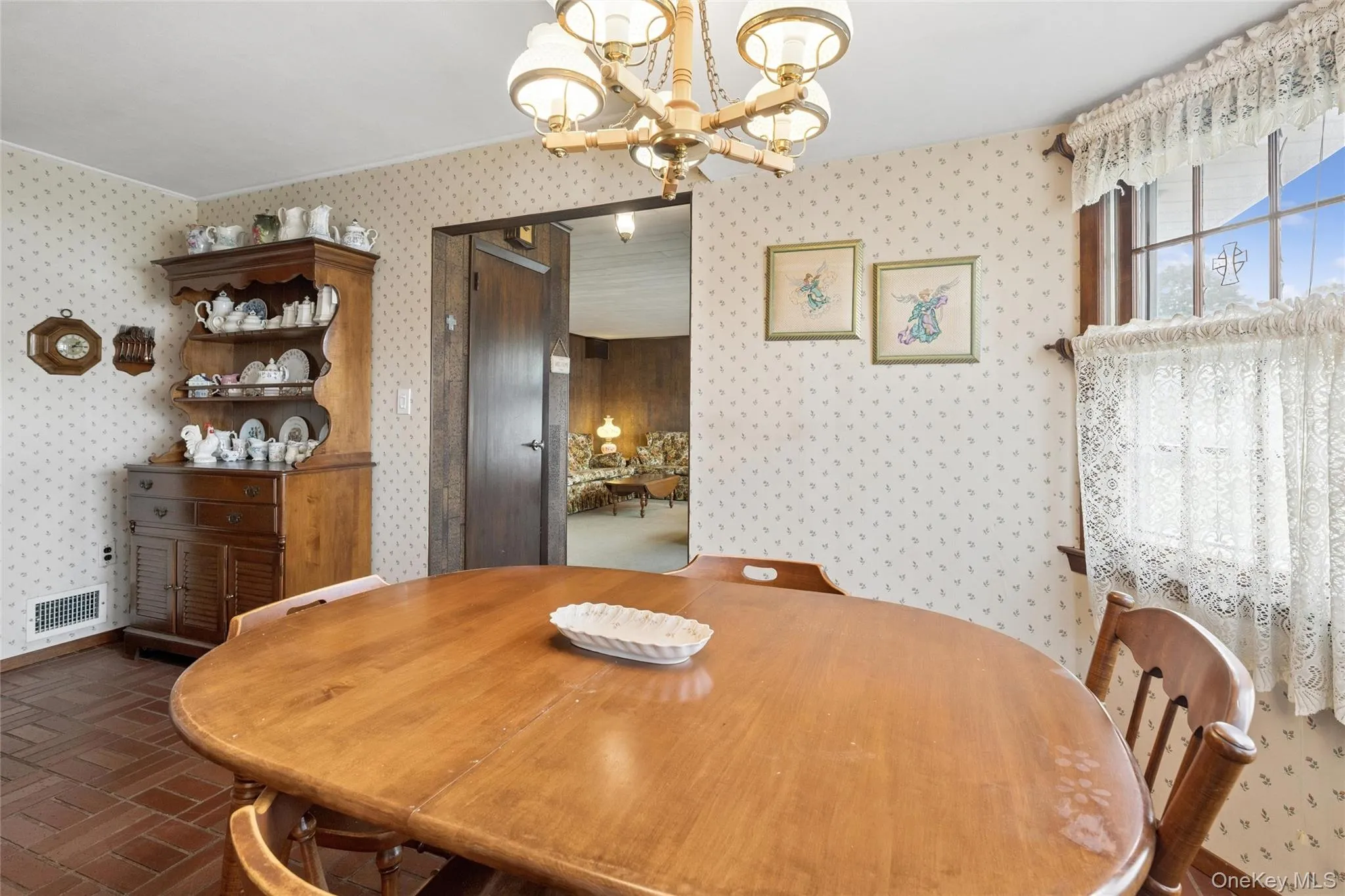 53 Berkshire Road, Oyster Bay, NY, 3 Bedrooms Bedrooms, 6 Rooms Rooms,1 BathroomBathrooms,Residential,For Rent,Berkshire,0,1031534 53 Berkshire Road, Oyster Bay, NY, 3 Bedrooms Bedrooms, 6 Rooms Rooms,1 BathroomBathrooms,Residential,For Rent,Berkshire,0,1031534
