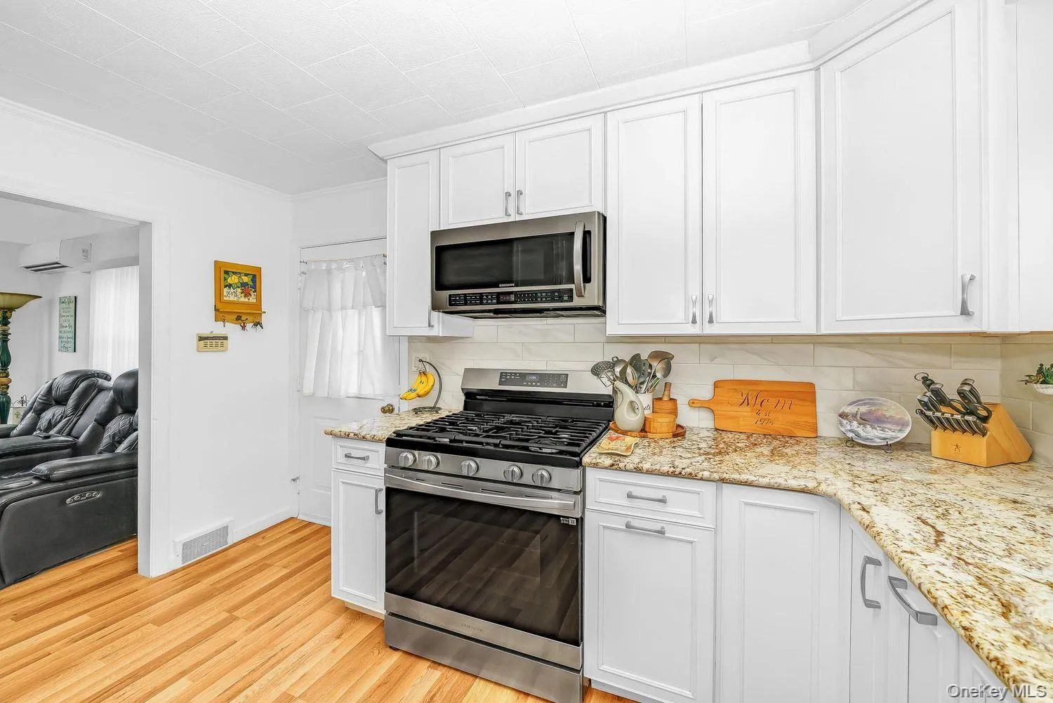 60 Hubbard Avenue, Riverhead, NY, 3 Bedrooms Bedrooms, 8 Rooms Rooms,2 BathroomsBathrooms,Residential,For Rent,Hubbard,0,1031536 60 Hubbard Avenue, Riverhead, NY, 3 Bedrooms Bedrooms, 8 Rooms Rooms,2 BathroomsBathrooms,Residential,For Rent,Hubbard,0,1031536