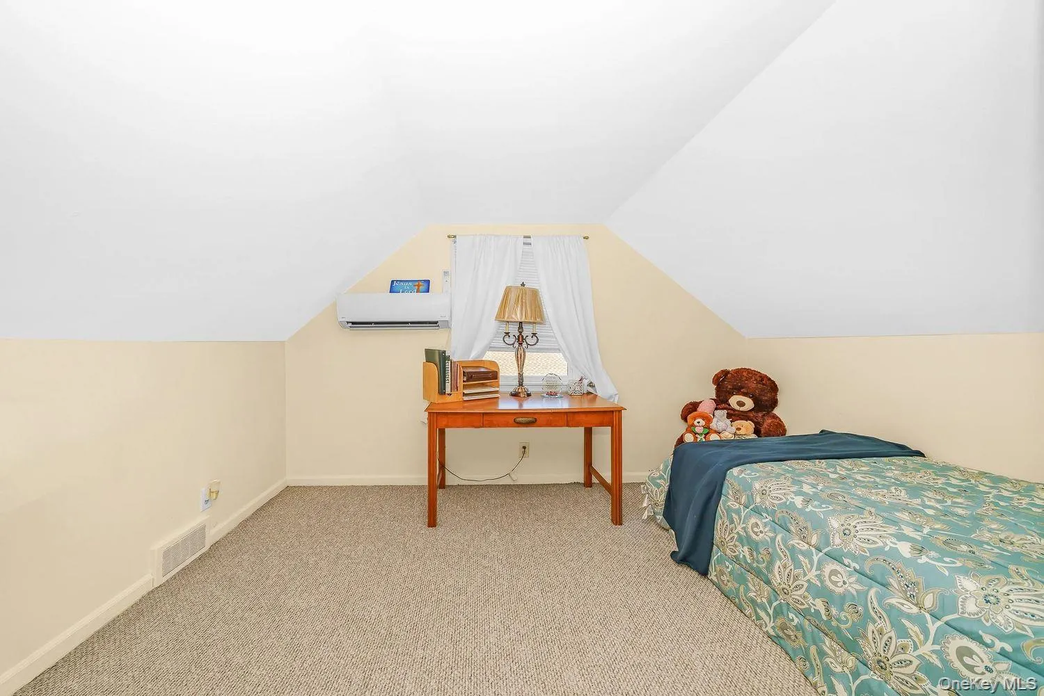 60 Hubbard Avenue, Riverhead, NY, 3 Bedrooms Bedrooms, 8 Rooms Rooms,2 BathroomsBathrooms,Residential,For Rent,Hubbard,0,1031536 60 Hubbard Avenue, Riverhead, NY, 3 Bedrooms Bedrooms, 8 Rooms Rooms,2 BathroomsBathrooms,Residential,For Rent,Hubbard,0,1031536