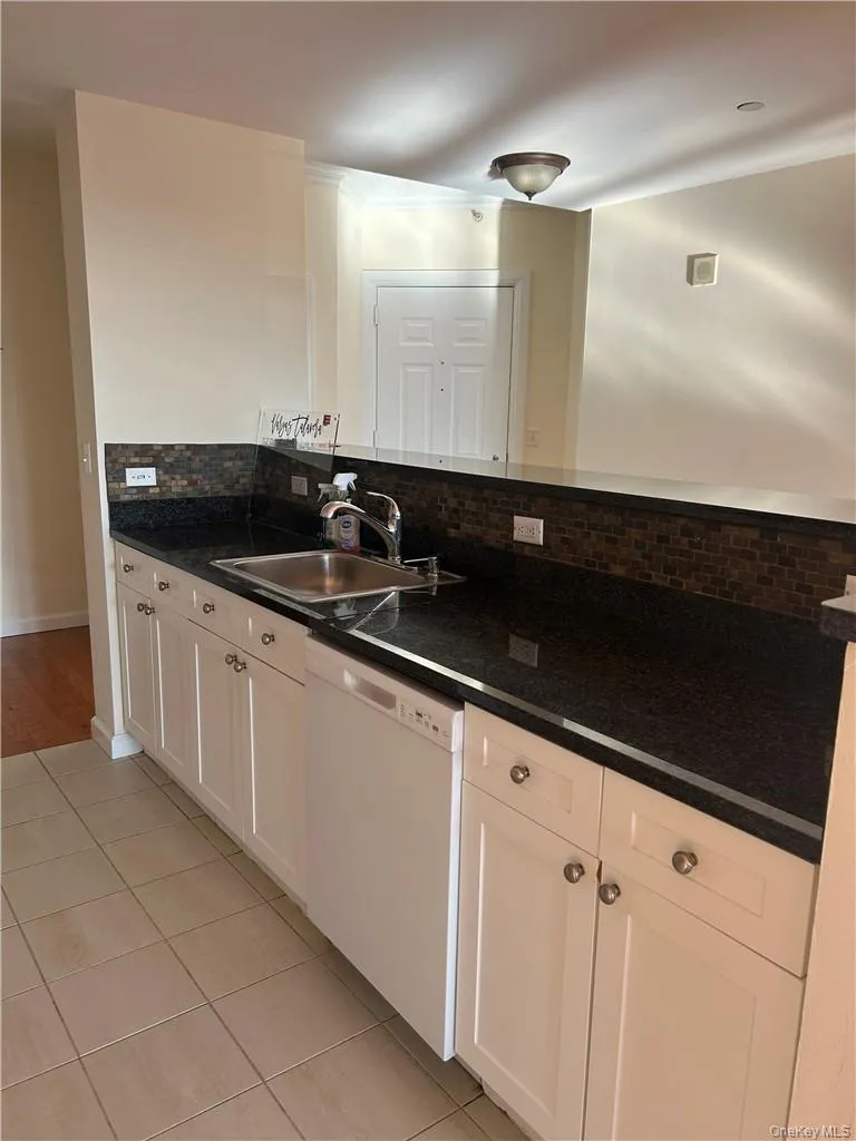 300 Mamaroneck Avenue, White Plains, NY, 1 Bedroom Bedrooms, 3 Rooms Rooms,1 BathroomBathrooms,Residential Lease,For Rent,Mamaroneck,0,1031537 300 Mamaroneck Avenue, White Plains, NY, 1 Bedroom Bedrooms, 3 Rooms Rooms,1 BathroomBathrooms,Residential Lease,For Rent,Mamaroneck,0,1031537