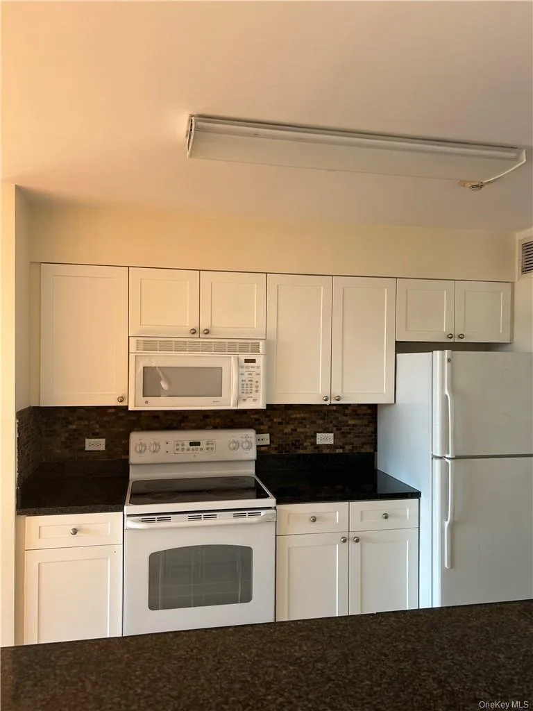 300 Mamaroneck Avenue, White Plains, NY, 1 Bedroom Bedrooms, 3 Rooms Rooms,1 BathroomBathrooms,Residential Lease,For Rent,Mamaroneck,0,1031537 300 Mamaroneck Avenue, White Plains, NY, 1 Bedroom Bedrooms, 3 Rooms Rooms,1 BathroomBathrooms,Residential Lease,For Rent,Mamaroneck,0,1031537