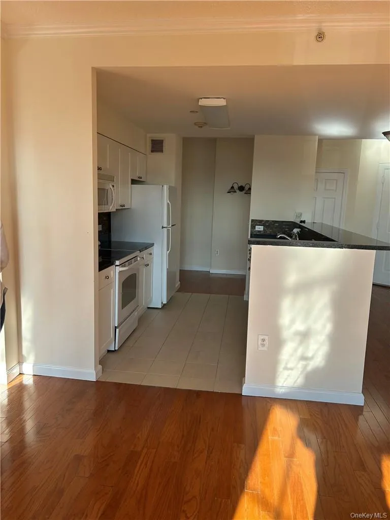 300 Mamaroneck Avenue, White Plains, NY, 1 Bedroom Bedrooms, 3 Rooms Rooms,1 BathroomBathrooms,Residential Lease,For Rent,Mamaroneck,0,1031537 300 Mamaroneck Avenue, White Plains, NY, 1 Bedroom Bedrooms, 3 Rooms Rooms,1 BathroomBathrooms,Residential Lease,For Rent,Mamaroneck,0,1031537