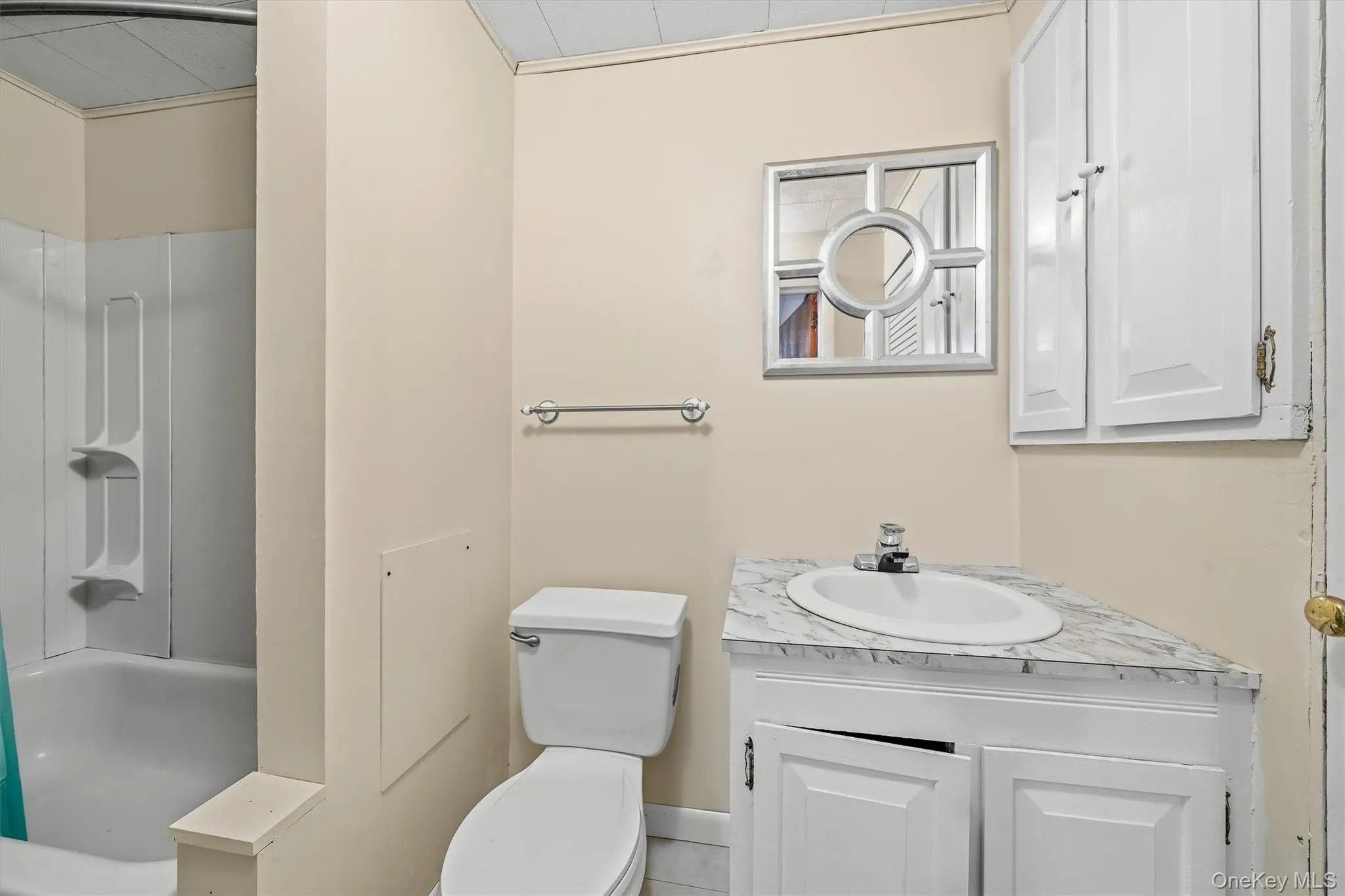 Upstairs full bathroom Upstairs full bathroom