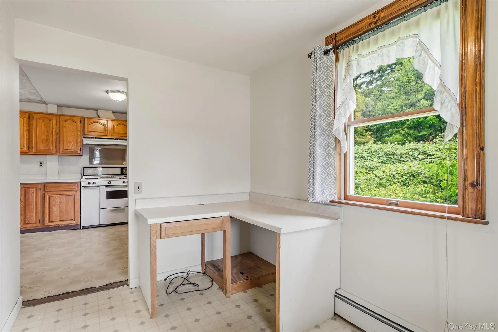 Room off of the kitchen previously used as a sewing room but can be used for an office, breakfast nook, pantry or more! Room off of the kitchen previously used as a sewing room but can be used for an office, breakfast nook, pantry or more!
