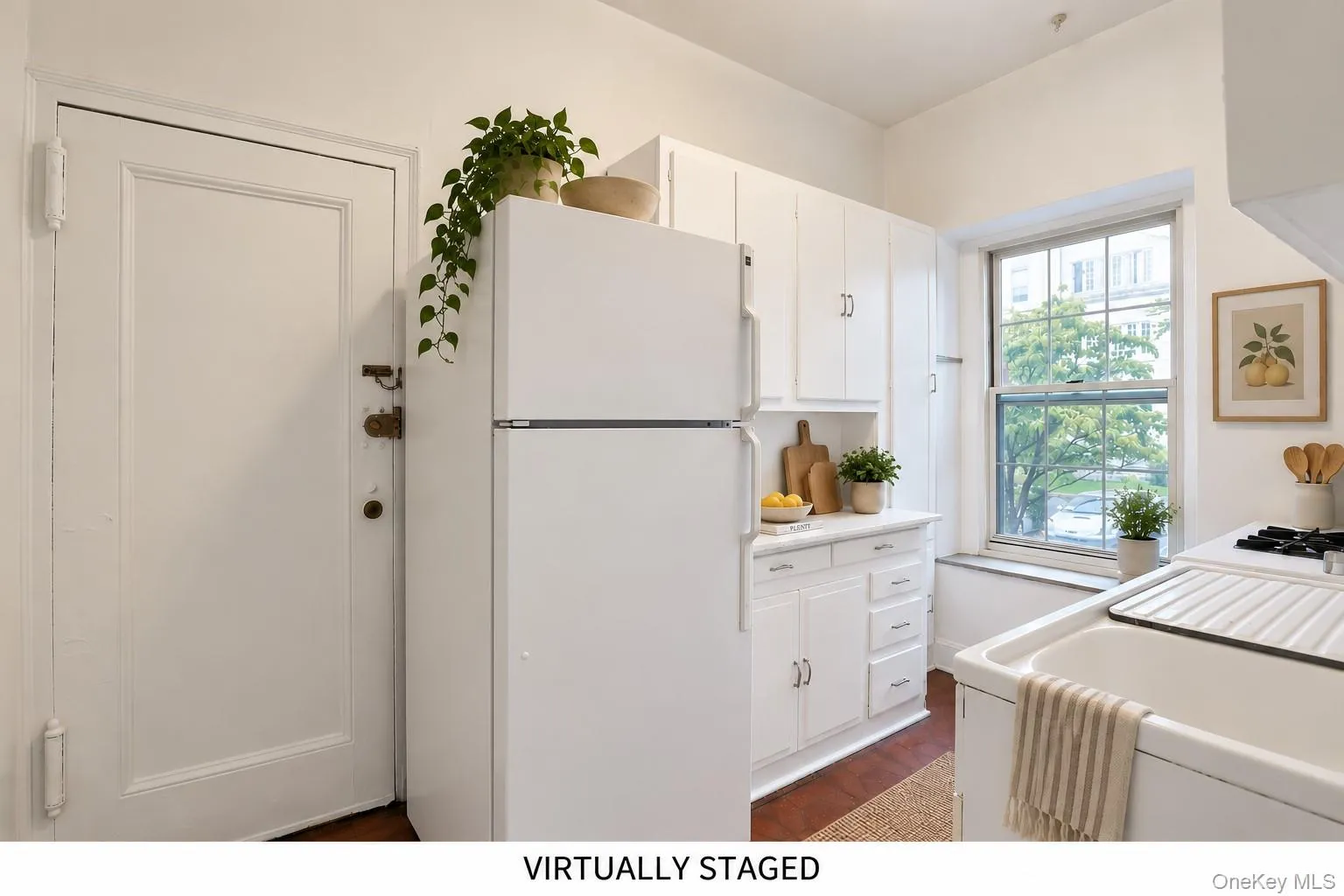 Virtually Staged – Virtually staged to showcase the kitchen’s functionality and potential. Virtually Staged – Virtually staged to showcase the kitchen’s functionality and potential.