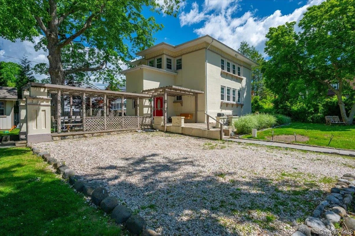 116 Soundview Avenue, Mamaroneck, NY, 4 Bedrooms Bedrooms, 6 Rooms Rooms,2 BathroomsBathrooms,Residential Lease,For Rent,Soundview,0,1031544 116 Soundview Avenue, Mamaroneck, NY, 4 Bedrooms Bedrooms, 6 Rooms Rooms,2 BathroomsBathrooms,Residential Lease,For Rent,Soundview,0,1031544