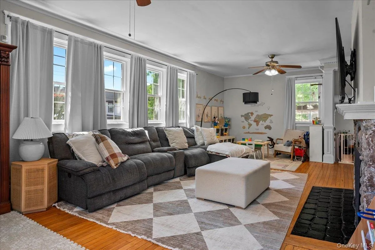 116 Soundview Avenue, Mamaroneck, NY, 4 Bedrooms Bedrooms, 6 Rooms Rooms,2 BathroomsBathrooms,Residential Lease,For Rent,Soundview,0,1031544 116 Soundview Avenue, Mamaroneck, NY, 4 Bedrooms Bedrooms, 6 Rooms Rooms,2 BathroomsBathrooms,Residential Lease,For Rent,Soundview,0,1031544