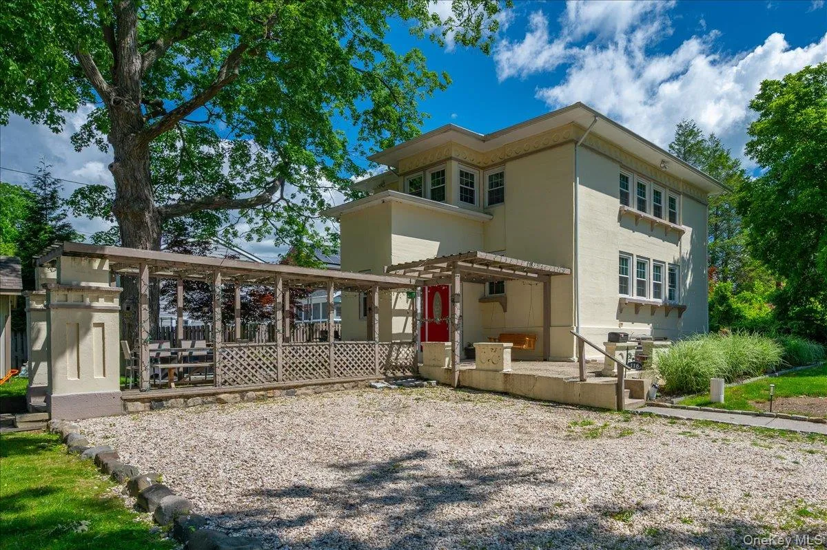 116 Soundview Avenue, Mamaroneck, NY, 4 Bedrooms Bedrooms, 6 Rooms Rooms,2 BathroomsBathrooms,Residential Lease,For Rent,Soundview,0,1031544 116 Soundview Avenue, Mamaroneck, NY, 4 Bedrooms Bedrooms, 6 Rooms Rooms,2 BathroomsBathrooms,Residential Lease,For Rent,Soundview,0,1031544