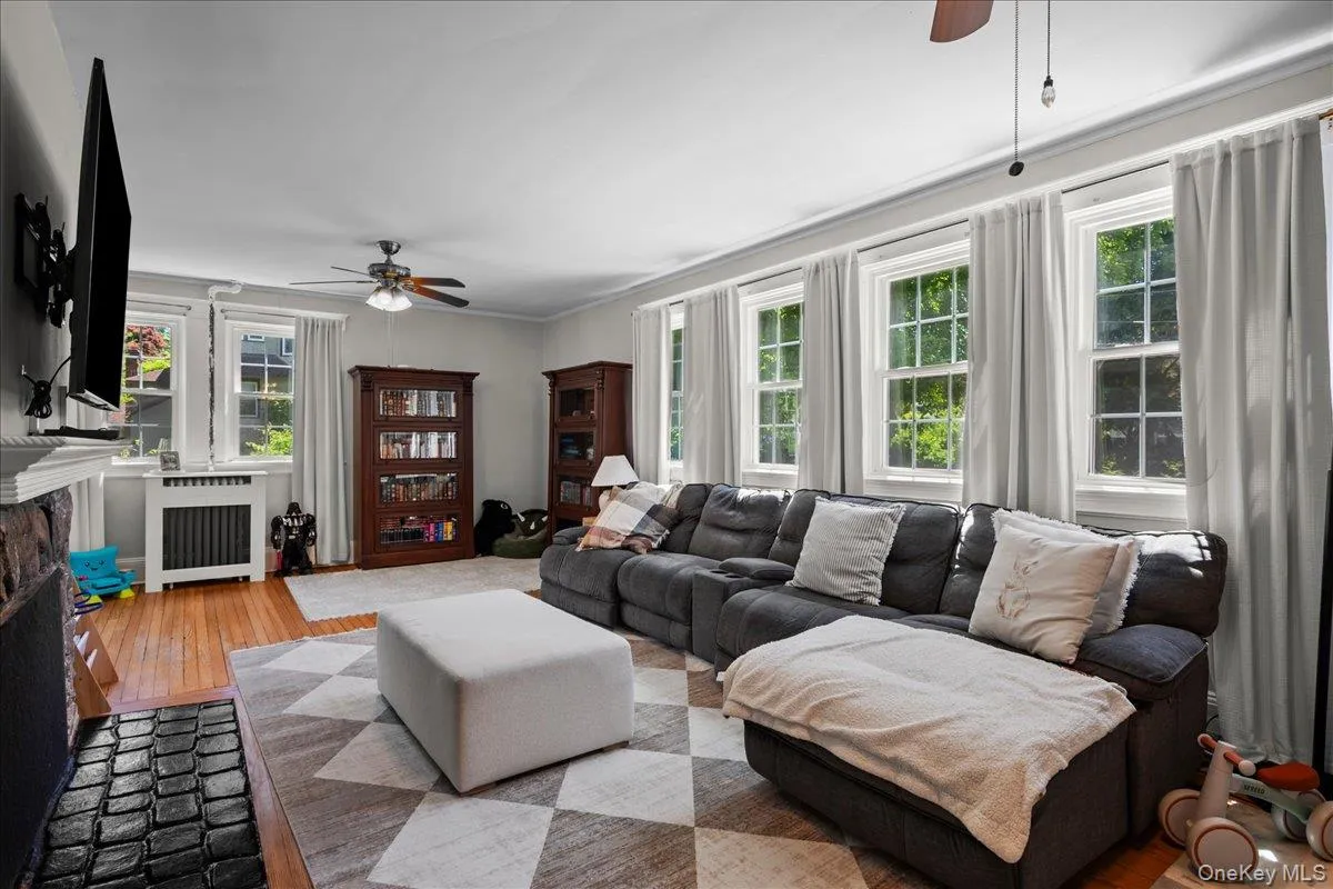 116 Soundview Avenue, Mamaroneck, NY, 4 Bedrooms Bedrooms, 6 Rooms Rooms,2 BathroomsBathrooms,Residential Lease,For Rent,Soundview,0,1031544 116 Soundview Avenue, Mamaroneck, NY, 4 Bedrooms Bedrooms, 6 Rooms Rooms,2 BathroomsBathrooms,Residential Lease,For Rent,Soundview,0,1031544