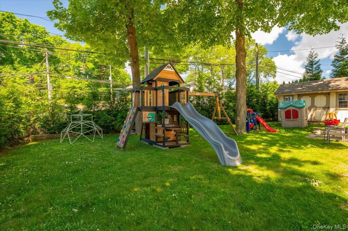 116 Soundview Avenue, Mamaroneck, NY, 4 Bedrooms Bedrooms, 6 Rooms Rooms,2 BathroomsBathrooms,Residential Lease,For Rent,Soundview,0,1031544 116 Soundview Avenue, Mamaroneck, NY, 4 Bedrooms Bedrooms, 6 Rooms Rooms,2 BathroomsBathrooms,Residential Lease,For Rent,Soundview,0,1031544