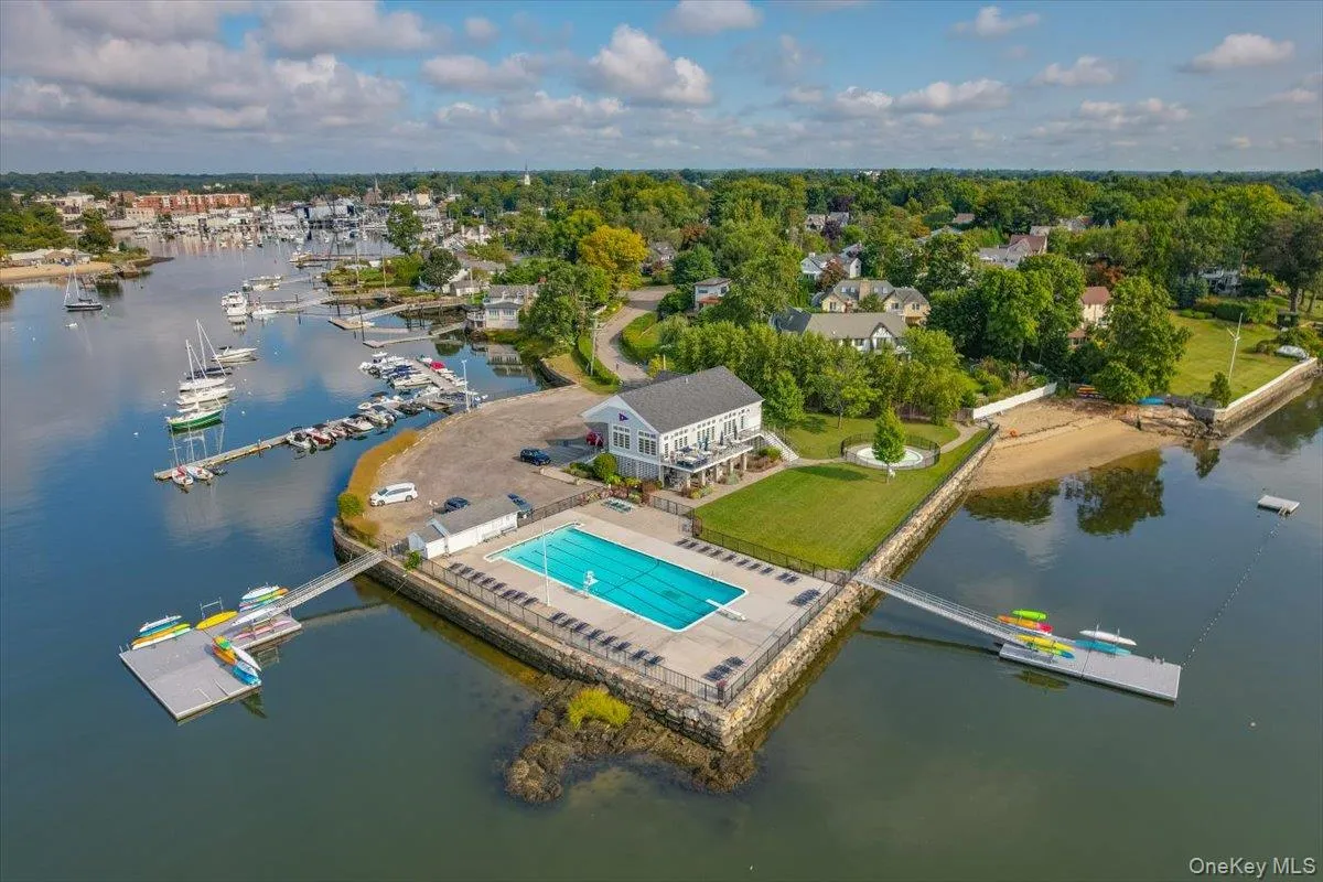 116 Soundview Avenue, Mamaroneck, NY, 4 Bedrooms Bedrooms, 6 Rooms Rooms,2 BathroomsBathrooms,Residential Lease,For Rent,Soundview,0,1031544 116 Soundview Avenue, Mamaroneck, NY, 4 Bedrooms Bedrooms, 6 Rooms Rooms,2 BathroomsBathrooms,Residential Lease,For Rent,Soundview,0,1031544