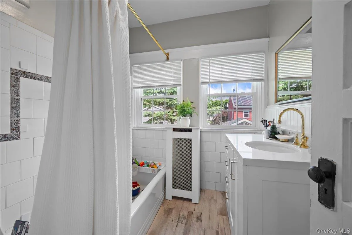 116 Soundview Avenue, Mamaroneck, NY, 4 Bedrooms Bedrooms, 6 Rooms Rooms,2 BathroomsBathrooms,Residential Lease,For Rent,Soundview,0,1031544 116 Soundview Avenue, Mamaroneck, NY, 4 Bedrooms Bedrooms, 6 Rooms Rooms,2 BathroomsBathrooms,Residential Lease,For Rent,Soundview,0,1031544