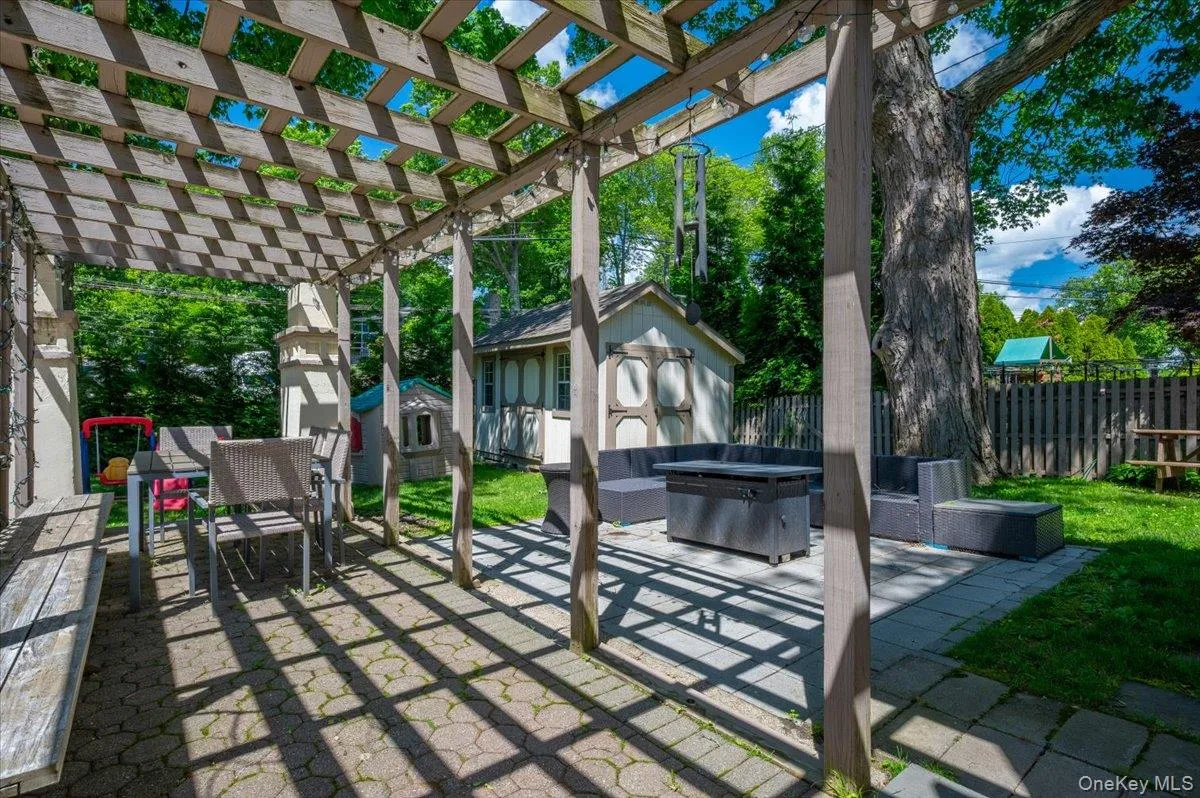 116 Soundview Avenue, Mamaroneck, NY, 4 Bedrooms Bedrooms, 6 Rooms Rooms,2 BathroomsBathrooms,Residential Lease,For Rent,Soundview,0,1031544 116 Soundview Avenue, Mamaroneck, NY, 4 Bedrooms Bedrooms, 6 Rooms Rooms,2 BathroomsBathrooms,Residential Lease,For Rent,Soundview,0,1031544