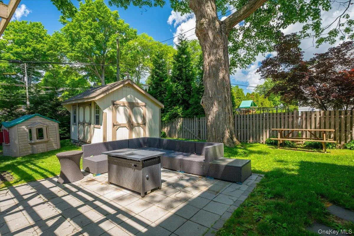 116 Soundview Avenue, Mamaroneck, NY, 4 Bedrooms Bedrooms, 6 Rooms Rooms,2 BathroomsBathrooms,Residential Lease,For Rent,Soundview,0,1031544 116 Soundview Avenue, Mamaroneck, NY, 4 Bedrooms Bedrooms, 6 Rooms Rooms,2 BathroomsBathrooms,Residential Lease,For Rent,Soundview,0,1031544