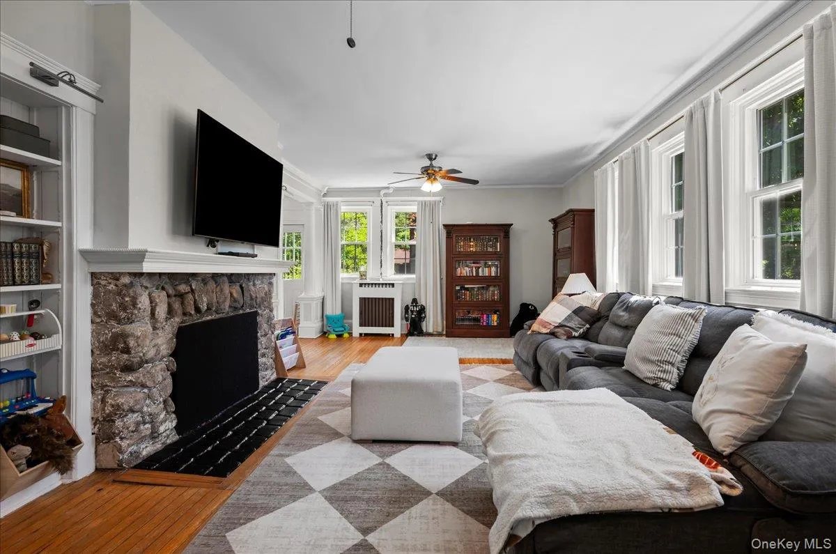 116 Soundview Avenue, Mamaroneck, NY, 4 Bedrooms Bedrooms, 6 Rooms Rooms,2 BathroomsBathrooms,Residential Lease,For Rent,Soundview,0,1031544 116 Soundview Avenue, Mamaroneck, NY, 4 Bedrooms Bedrooms, 6 Rooms Rooms,2 BathroomsBathrooms,Residential Lease,For Rent,Soundview,0,1031544