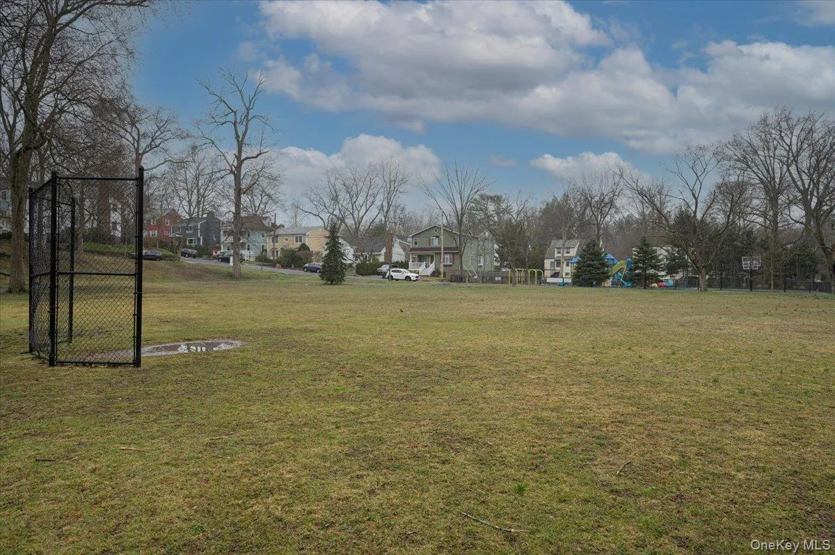 116 Soundview Avenue, Mamaroneck, NY, 4 Bedrooms Bedrooms, 6 Rooms Rooms,2 BathroomsBathrooms,Residential Lease,For Rent,Soundview,0,1031544 116 Soundview Avenue, Mamaroneck, NY, 4 Bedrooms Bedrooms, 6 Rooms Rooms,2 BathroomsBathrooms,Residential Lease,For Rent,Soundview,0,1031544
