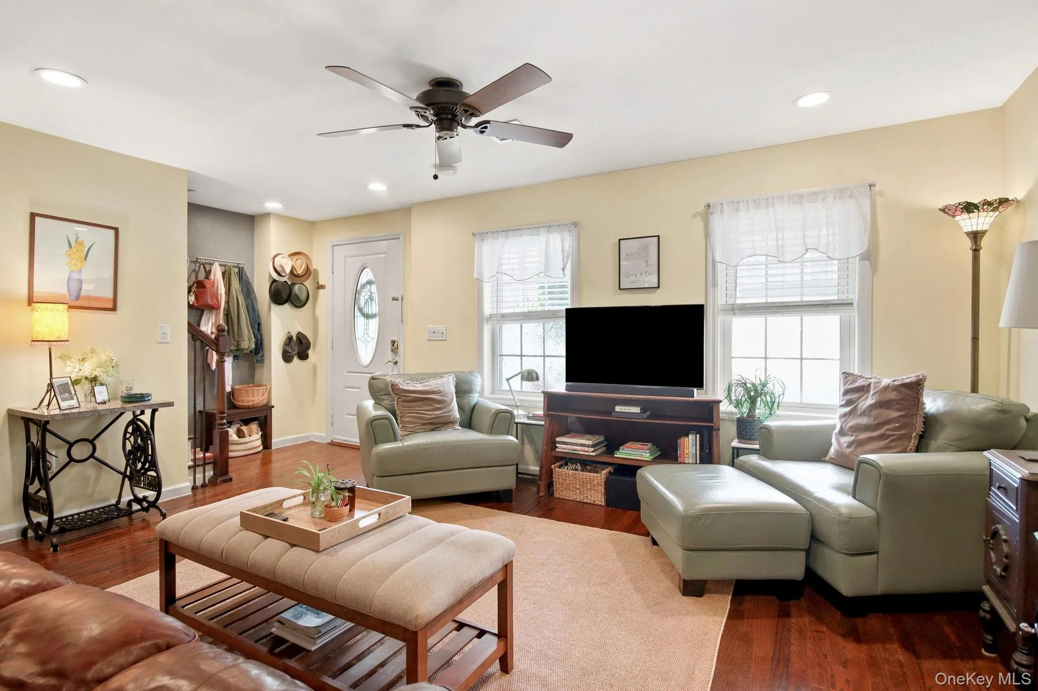 71 Kent Street, Beacon, NY, 3 Bedrooms Bedrooms, 6 Rooms Rooms,1 BathroomBathrooms,Residential,For Rent,Kent,0,1031553 71 Kent Street, Beacon, NY, 3 Bedrooms Bedrooms, 6 Rooms Rooms,1 BathroomBathrooms,Residential,For Rent,Kent,0,1031553