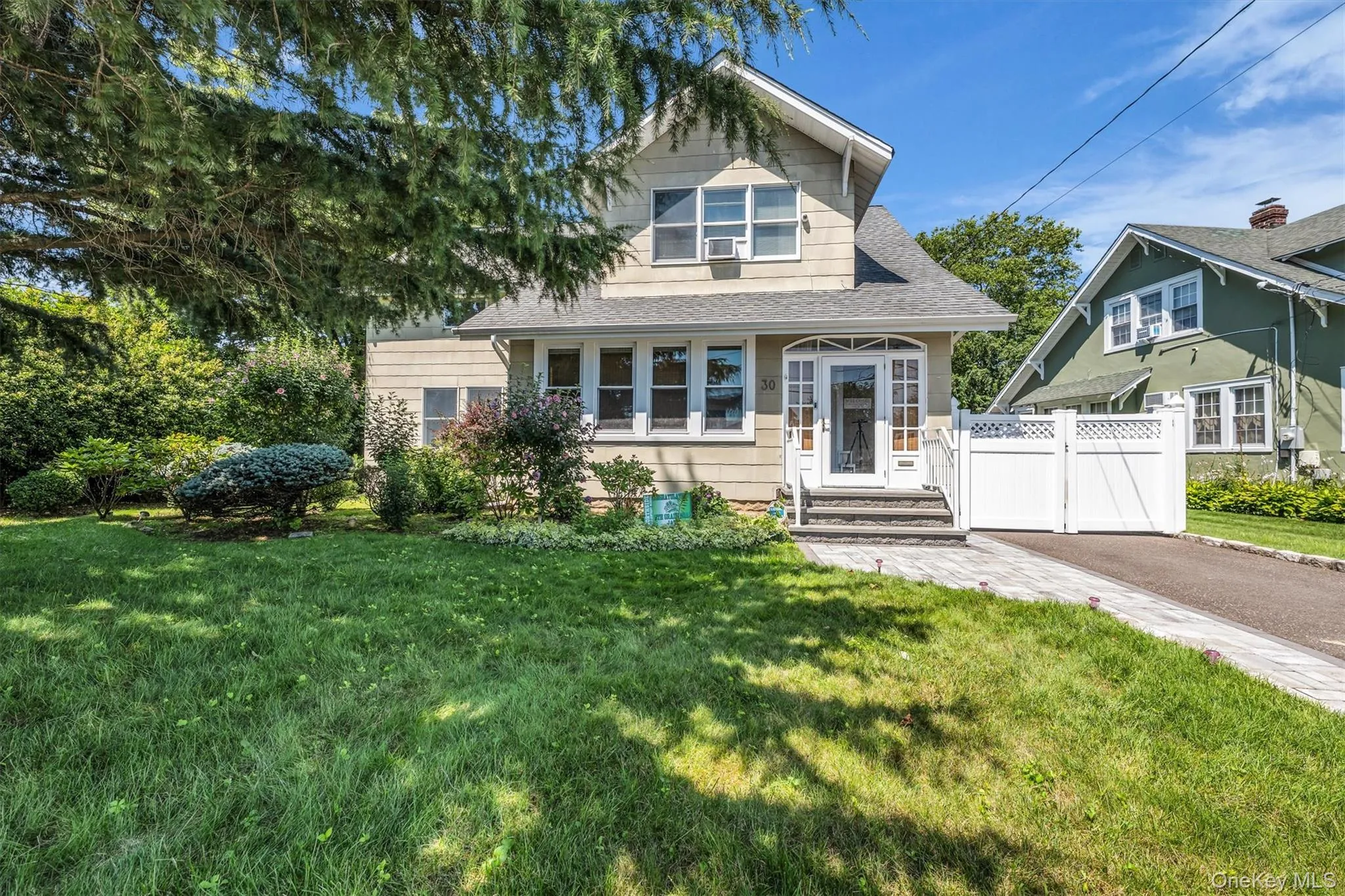 30 West Street, Oyster Bay, NY, 5 Bedrooms Bedrooms, 10 Rooms Rooms,2 BathroomsBathrooms,Residential,For Rent,West,0,1031555 30 West Street, Oyster Bay, NY, 5 Bedrooms Bedrooms, 10 Rooms Rooms,2 BathroomsBathrooms,Residential,For Rent,West,0,1031555