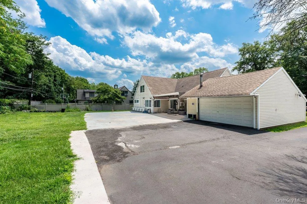73 Parkway Drive, North Hempstead, NY, 5 Bedrooms Bedrooms, 8 Rooms Rooms,3 BathroomsBathrooms,Residential,For Rent,Parkway,0,1031556 73 Parkway Drive, North Hempstead, NY, 5 Bedrooms Bedrooms, 8 Rooms Rooms,3 BathroomsBathrooms,Residential,For Rent,Parkway,0,1031556