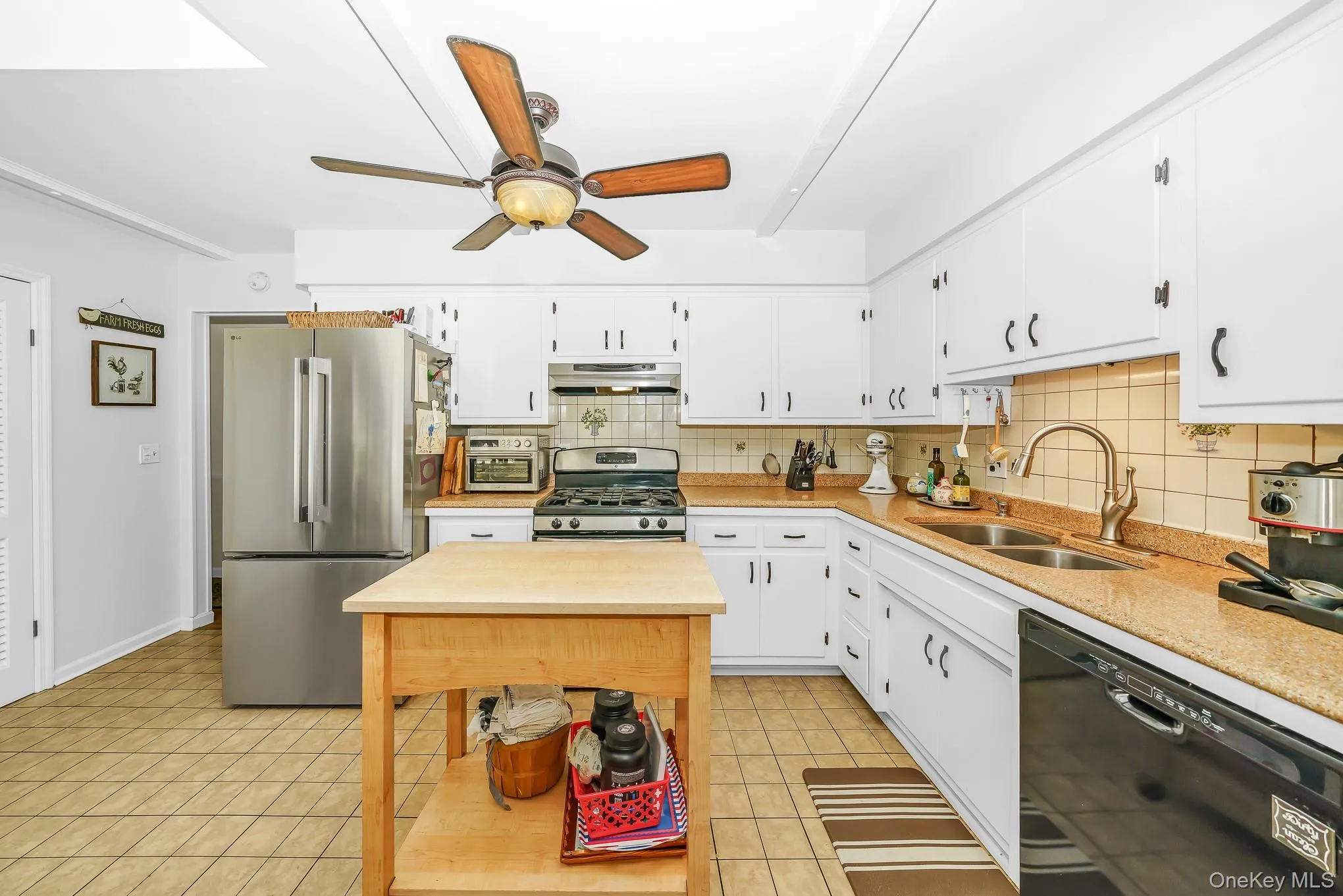 16 Landing Meadow Road, Smithtown, NY, 3 Bedrooms Bedrooms, 8 Rooms Rooms,2 BathroomsBathrooms,Residential,For Rent,Landing Meadow,0,1031558 16 Landing Meadow Road, Smithtown, NY, 3 Bedrooms Bedrooms, 8 Rooms Rooms,2 BathroomsBathrooms,Residential,For Rent,Landing Meadow,0,1031558