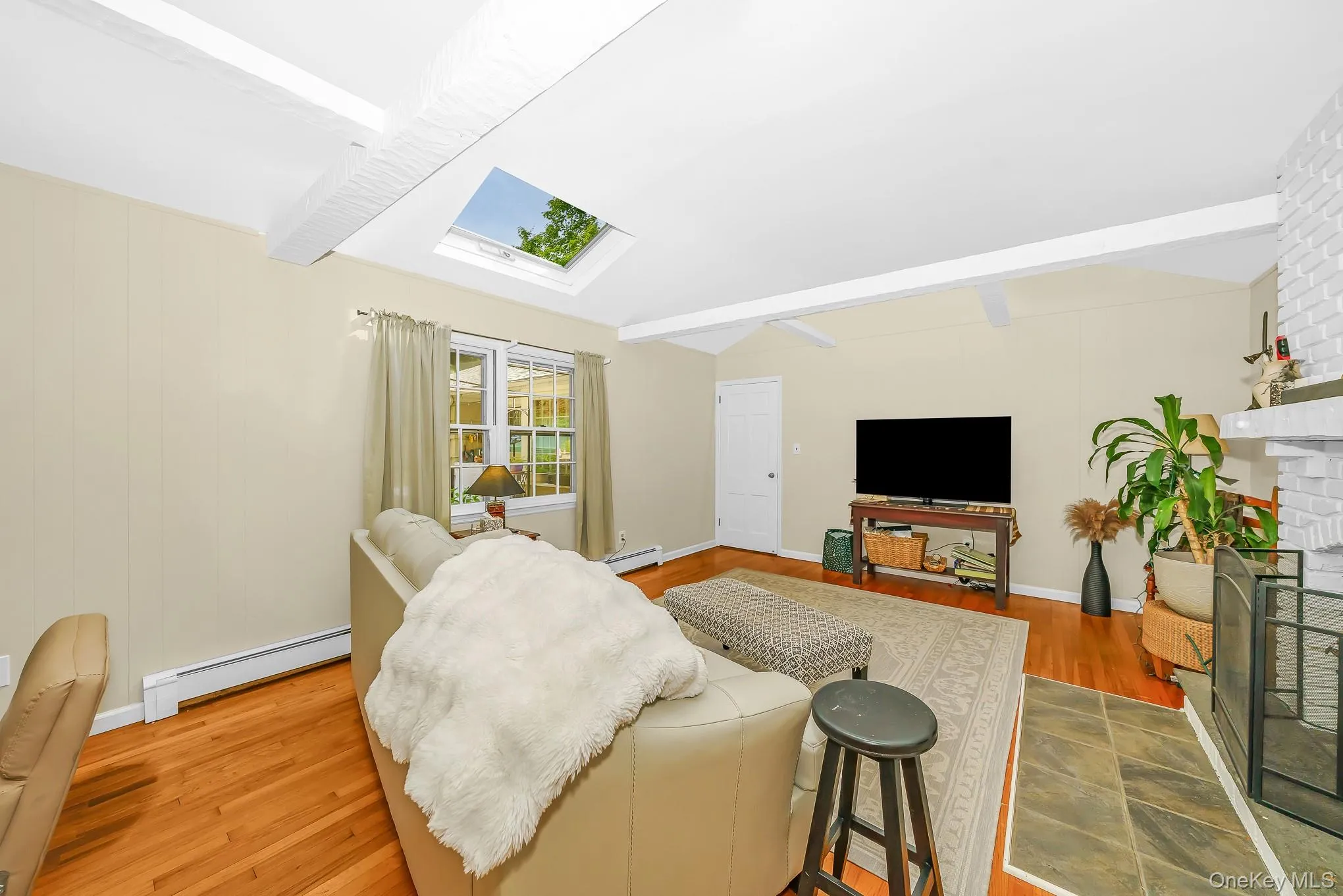 16 Landing Meadow Road, Smithtown, NY, 3 Bedrooms Bedrooms, 8 Rooms Rooms,2 BathroomsBathrooms,Residential,For Rent,Landing Meadow,0,1031558 16 Landing Meadow Road, Smithtown, NY, 3 Bedrooms Bedrooms, 8 Rooms Rooms,2 BathroomsBathrooms,Residential,For Rent,Landing Meadow,0,1031558