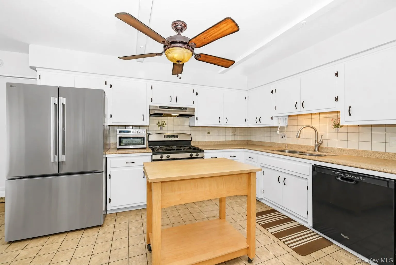 16 Landing Meadow Road, Smithtown, NY, 3 Bedrooms Bedrooms, 8 Rooms Rooms,2 BathroomsBathrooms,Residential,For Rent,Landing Meadow,0,1031558 16 Landing Meadow Road, Smithtown, NY, 3 Bedrooms Bedrooms, 8 Rooms Rooms,2 BathroomsBathrooms,Residential,For Rent,Landing Meadow,0,1031558