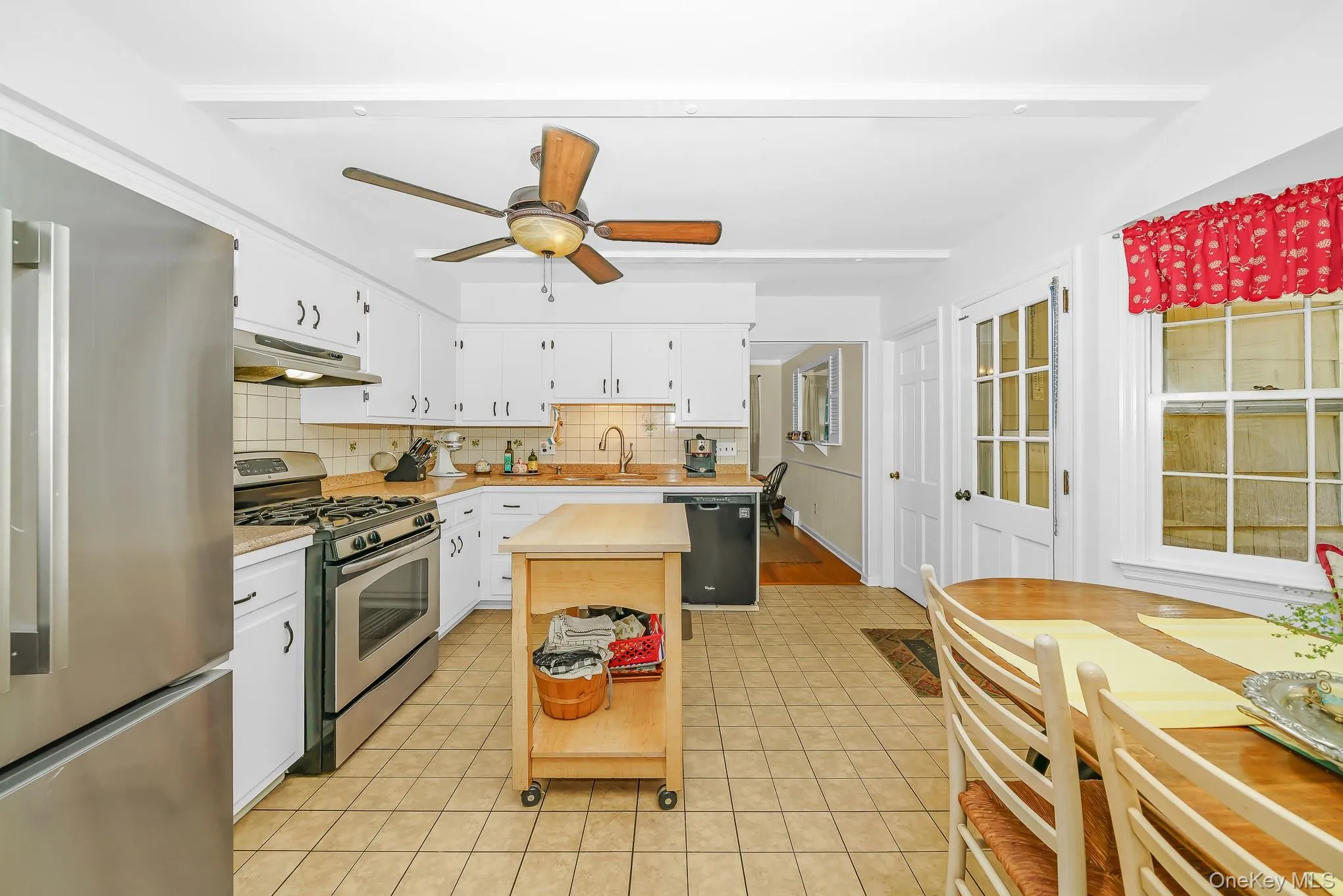 16 Landing Meadow Road, Smithtown, NY, 3 Bedrooms Bedrooms, 8 Rooms Rooms,2 BathroomsBathrooms,Residential,For Rent,Landing Meadow,0,1031558 16 Landing Meadow Road, Smithtown, NY, 3 Bedrooms Bedrooms, 8 Rooms Rooms,2 BathroomsBathrooms,Residential,For Rent,Landing Meadow,0,1031558