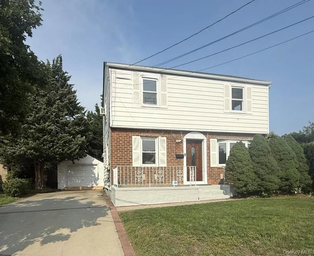 410 Herricks Road, North Hempstead, NY, 3 Bedrooms Bedrooms, 7 Rooms Rooms,2 BathroomsBathrooms,Residential Lease,For Rent,Herricks,0,1031567 410 Herricks Road, North Hempstead, NY, 3 Bedrooms Bedrooms, 7 Rooms Rooms,2 BathroomsBathrooms,Residential Lease,For Rent,Herricks,0,1031567