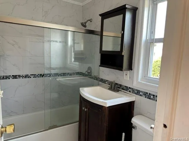 2nd Floor Bathroom 2nd Floor Bathroom