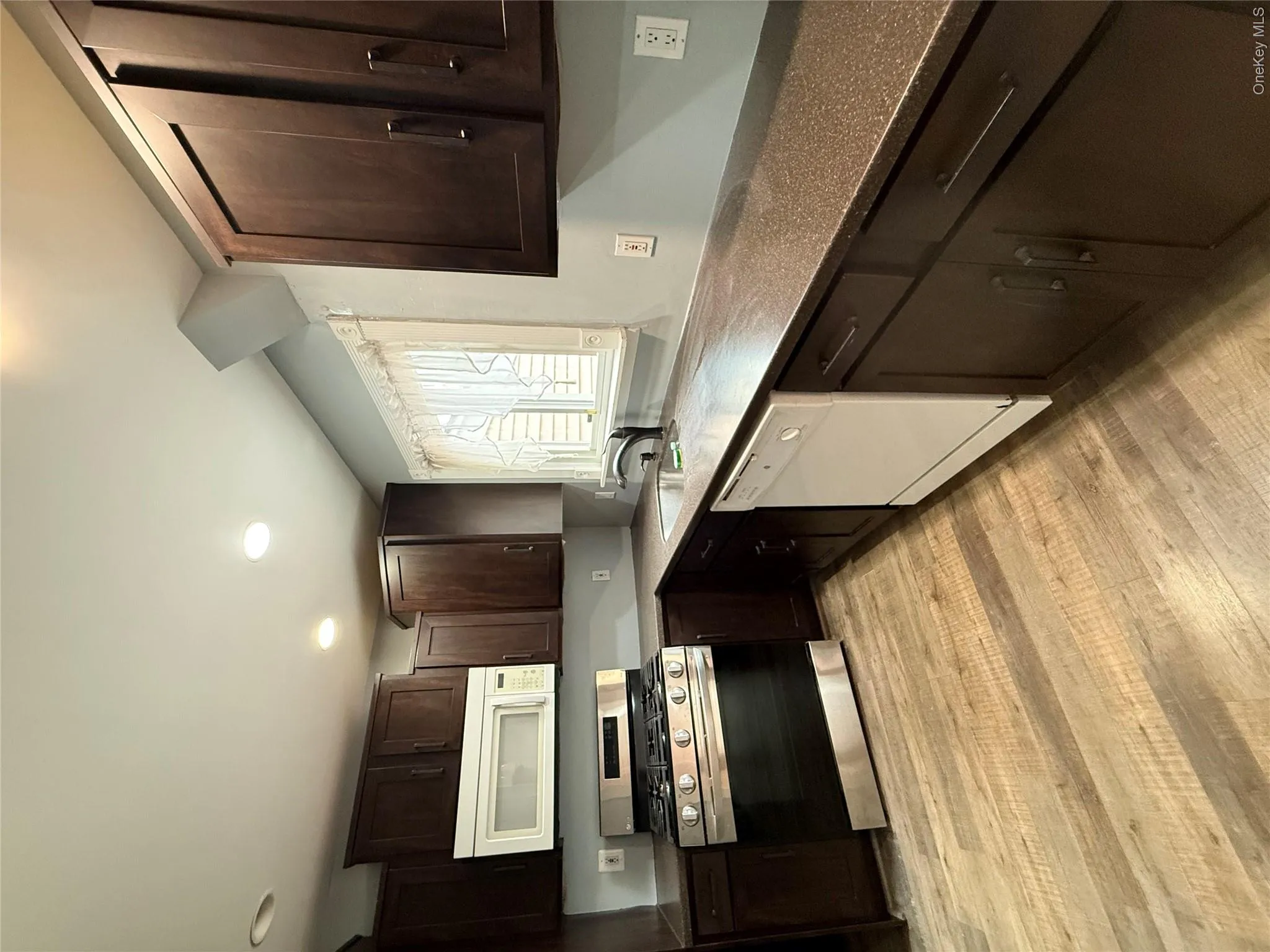 6 Gateway Street, Oyster Bay, NY, 3 Bedrooms Bedrooms, 8 Rooms Rooms,2 BathroomsBathrooms,Residential Lease,For Rent,Gateway,0,1031568 6 Gateway Street, Oyster Bay, NY, 3 Bedrooms Bedrooms, 8 Rooms Rooms,2 BathroomsBathrooms,Residential Lease,For Rent,Gateway,0,1031568