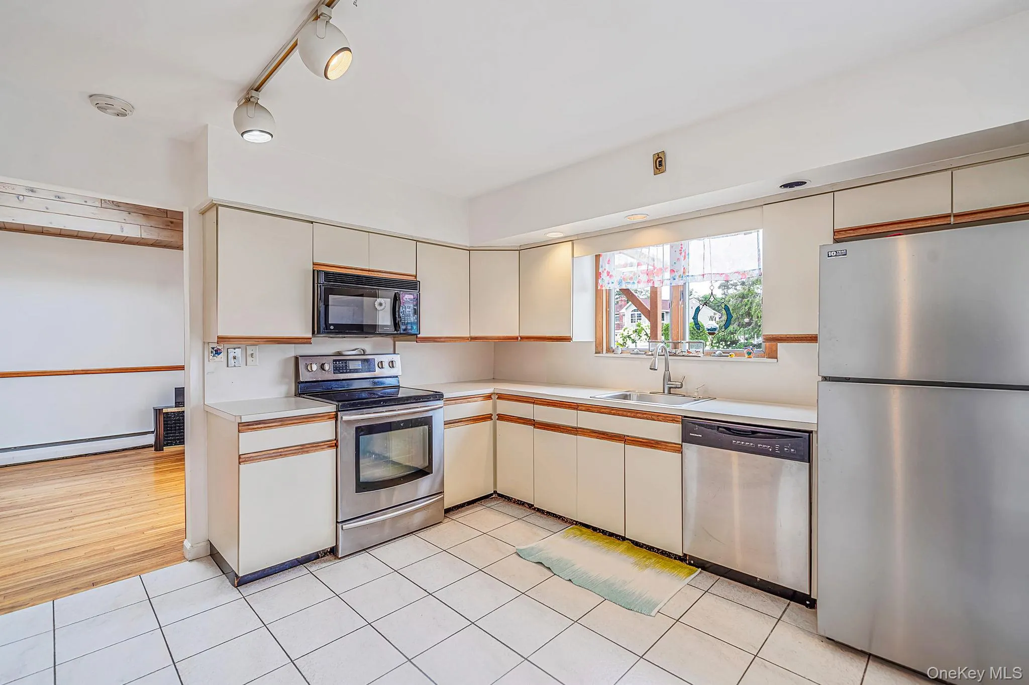 35 Fleets Point Drive, West Babylon, NY, 3 Bedrooms Bedrooms, 7 Rooms Rooms,2 BathroomsBathrooms,Residential,For Rent,Fleets Point,0,1031582 35 Fleets Point Drive, West Babylon, NY, 3 Bedrooms Bedrooms, 7 Rooms Rooms,2 BathroomsBathrooms,Residential,For Rent,Fleets Point,0,1031582