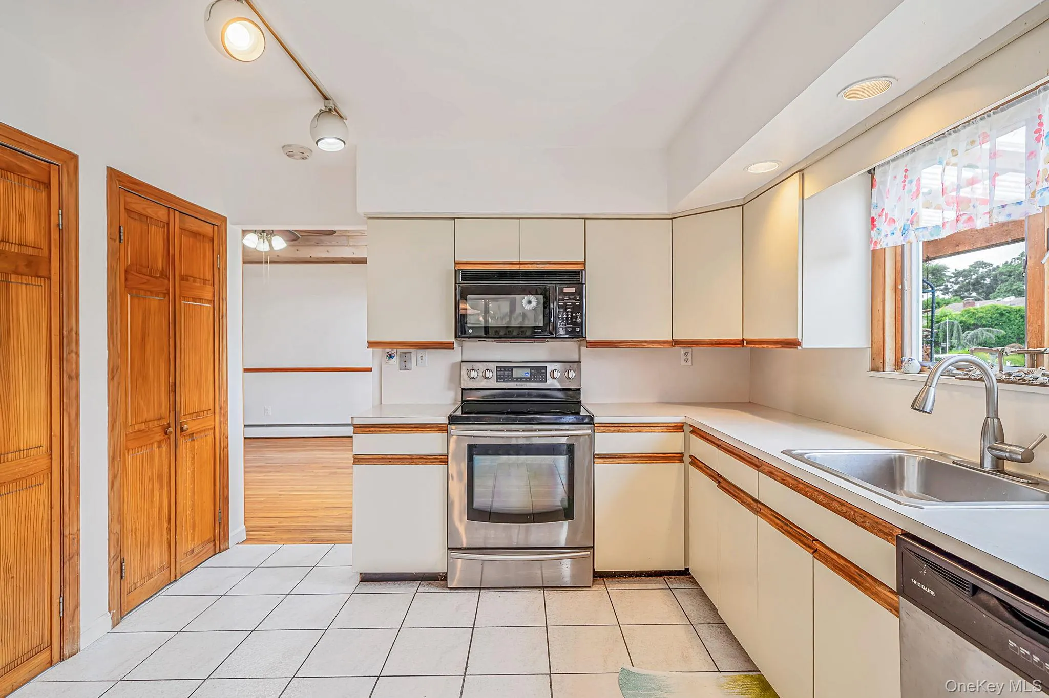 35 Fleets Point Drive, West Babylon, NY, 3 Bedrooms Bedrooms, 7 Rooms Rooms,2 BathroomsBathrooms,Residential,For Rent,Fleets Point,0,1031582 35 Fleets Point Drive, West Babylon, NY, 3 Bedrooms Bedrooms, 7 Rooms Rooms,2 BathroomsBathrooms,Residential,For Rent,Fleets Point,0,1031582