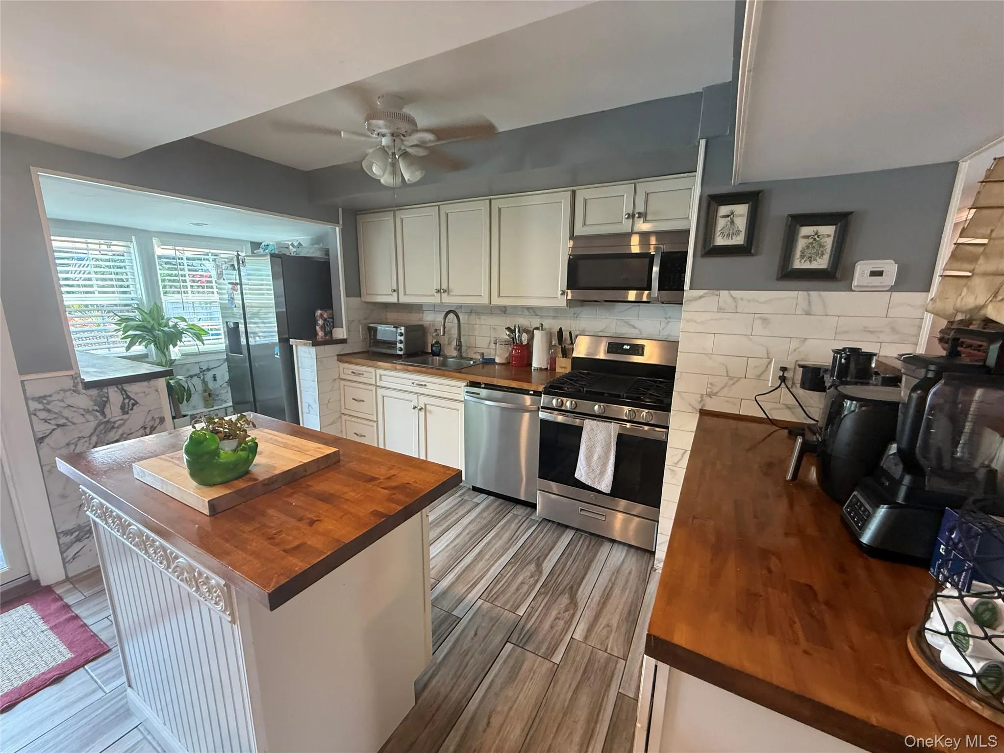 14 Fairway Drive, Brookhaven, NY, 4 Bedrooms Bedrooms, 7 Rooms Rooms,1 BathroomBathrooms,Residential,For Rent,Fairway,0,1031586 14 Fairway Drive, Brookhaven, NY, 4 Bedrooms Bedrooms, 7 Rooms Rooms,1 BathroomBathrooms,Residential,For Rent,Fairway,0,1031586