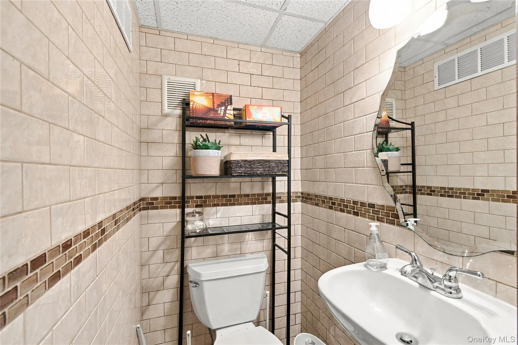 1 Alhambra Drive, Hempstead, NY, 3 Bedrooms Bedrooms, 6 Rooms Rooms,1 BathroomBathrooms,Residential,For Rent,Alhambra,0,1031587 1 Alhambra Drive, Hempstead, NY, 3 Bedrooms Bedrooms, 6 Rooms Rooms,1 BathroomBathrooms,Residential,For Rent,Alhambra,0,1031587