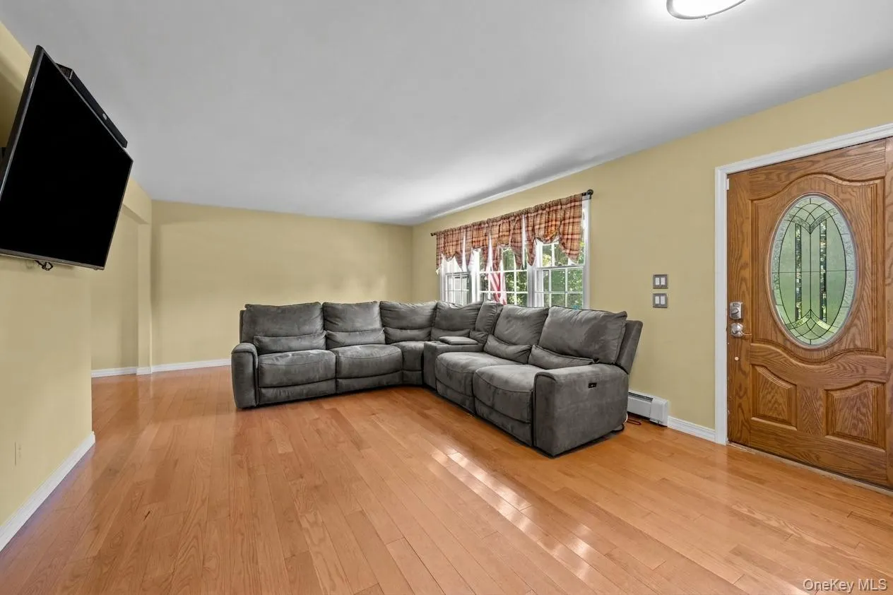 37 Black Locust Avenue, Brookhaven, NY, 3 Bedrooms Bedrooms, 7 Rooms Rooms,2 BathroomsBathrooms,Residential,For Rent,Black Locust,0,1031598 37 Black Locust Avenue, Brookhaven, NY, 3 Bedrooms Bedrooms, 7 Rooms Rooms,2 BathroomsBathrooms,Residential,For Rent,Black Locust,0,1031598