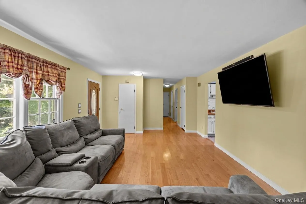 37 Black Locust Avenue, Brookhaven, NY, 3 Bedrooms Bedrooms, 7 Rooms Rooms,2 BathroomsBathrooms,Residential,For Rent,Black Locust,0,1031598 37 Black Locust Avenue, Brookhaven, NY, 3 Bedrooms Bedrooms, 7 Rooms Rooms,2 BathroomsBathrooms,Residential,For Rent,Black Locust,0,1031598