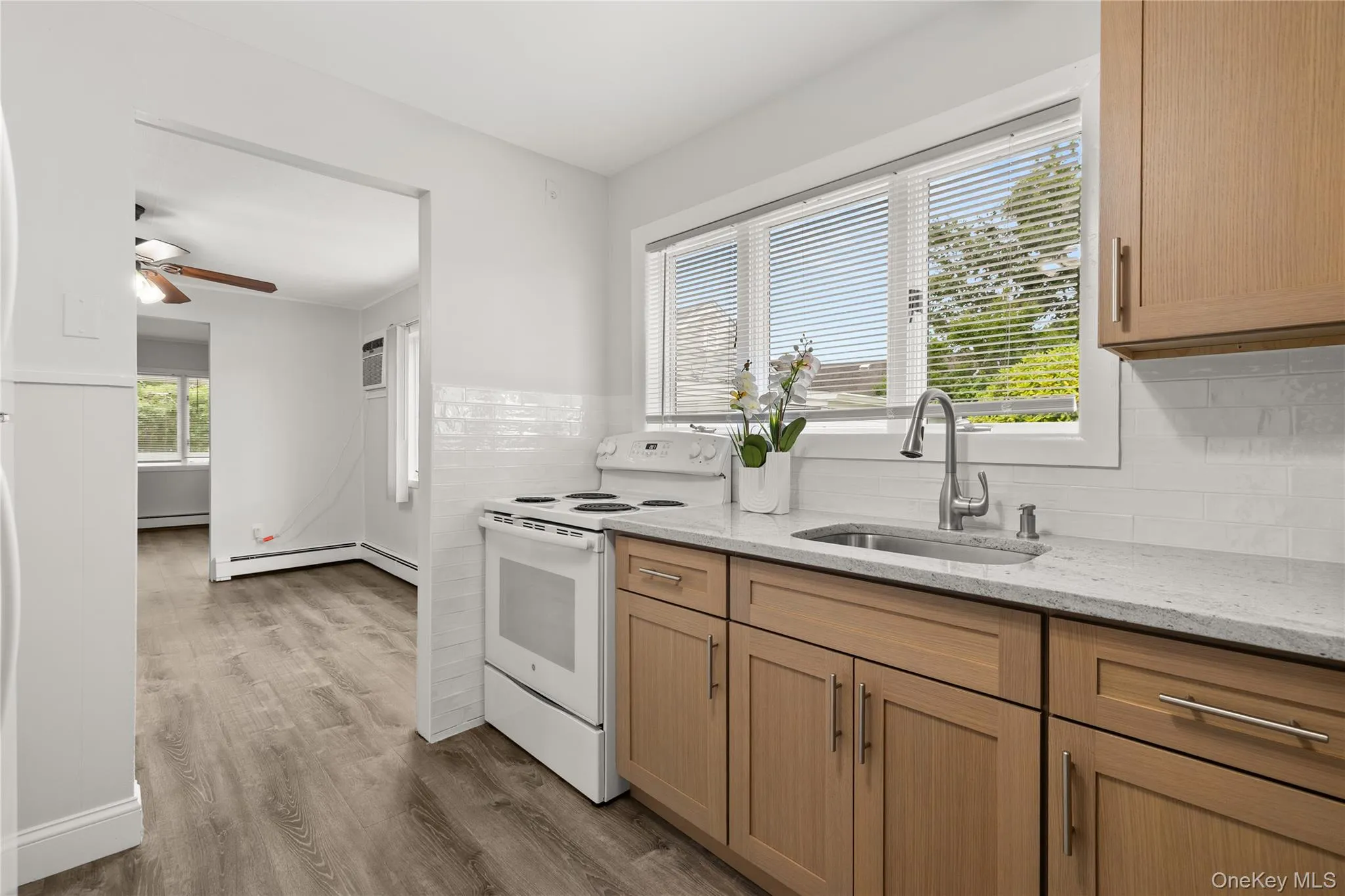 175 Centre Avenue, Babylon, NY, 2 Bedrooms Bedrooms, 5 Rooms Rooms,1 BathroomBathrooms,Residential Lease,For Rent,Centre,0,1031603 175 Centre Avenue, Babylon, NY, 2 Bedrooms Bedrooms, 5 Rooms Rooms,1 BathroomBathrooms,Residential Lease,For Rent,Centre,0,1031603