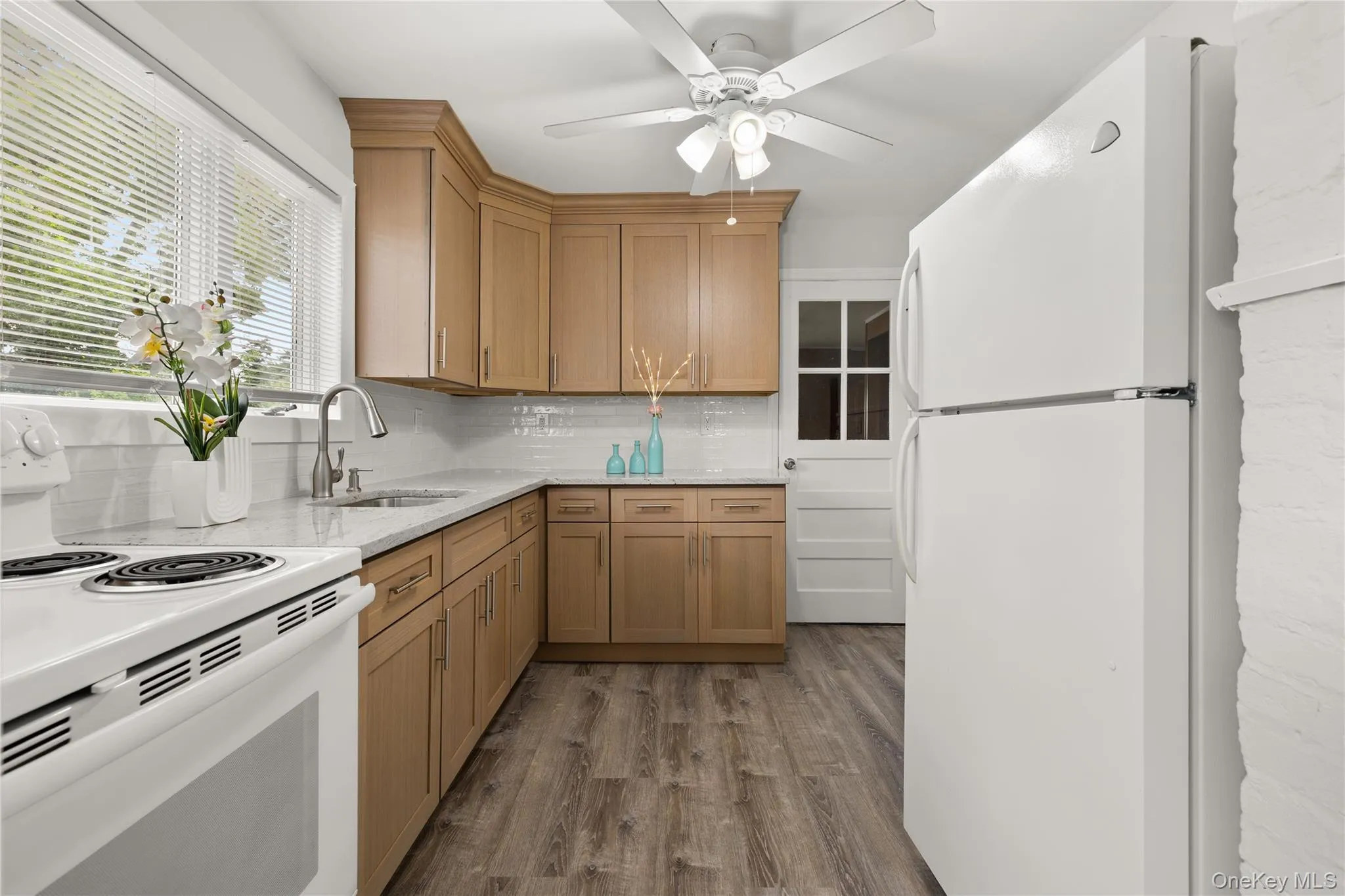 175 Centre Avenue, Babylon, NY, 2 Bedrooms Bedrooms, 5 Rooms Rooms,1 BathroomBathrooms,Residential Lease,For Rent,Centre,0,1031603 175 Centre Avenue, Babylon, NY, 2 Bedrooms Bedrooms, 5 Rooms Rooms,1 BathroomBathrooms,Residential Lease,For Rent,Centre,0,1031603
