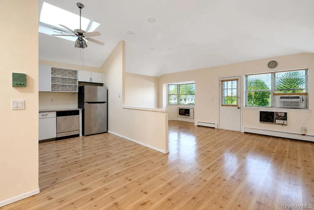 150-07 95th Street, New York, NY, 3 Bedrooms Bedrooms, 6 Rooms Rooms,2 BathroomsBathrooms,Residential,For Rent,95th,0,1031604 150-07 95th Street, New York, NY, 3 Bedrooms Bedrooms, 6 Rooms Rooms,2 BathroomsBathrooms,Residential,For Rent,95th,0,1031604