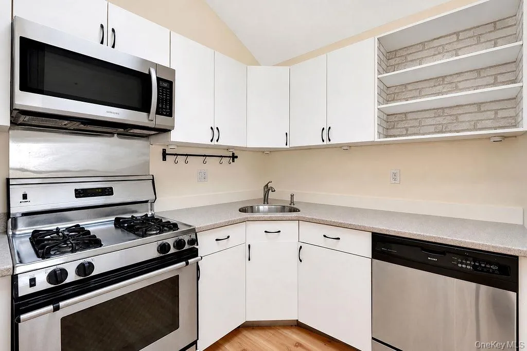 150-07 95th Street, New York, NY, 3 Bedrooms Bedrooms, 6 Rooms Rooms,2 BathroomsBathrooms,Residential,For Rent,95th,0,1031604 150-07 95th Street, New York, NY, 3 Bedrooms Bedrooms, 6 Rooms Rooms,2 BathroomsBathrooms,Residential,For Rent,95th,0,1031604