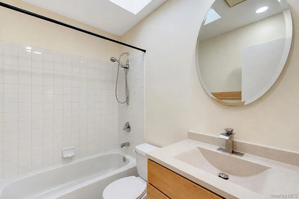 150-07 95th Street, New York, NY, 3 Bedrooms Bedrooms, 6 Rooms Rooms,2 BathroomsBathrooms,Residential,For Rent,95th,0,1031604 150-07 95th Street, New York, NY, 3 Bedrooms Bedrooms, 6 Rooms Rooms,2 BathroomsBathrooms,Residential,For Rent,95th,0,1031604