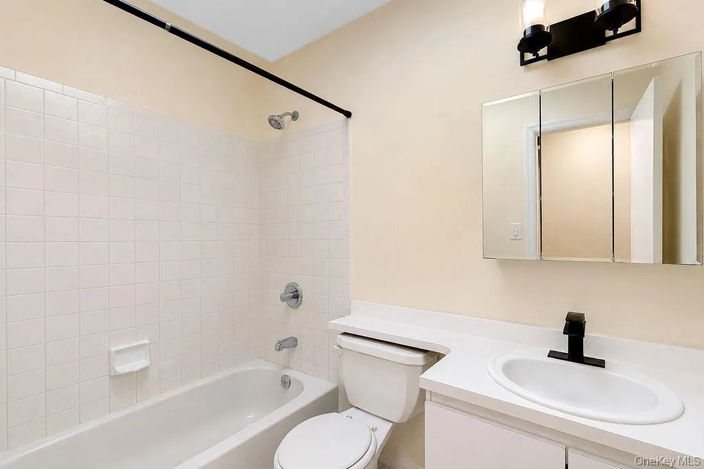150-07 95th Street, New York, NY, 3 Bedrooms Bedrooms, 6 Rooms Rooms,2 BathroomsBathrooms,Residential,For Rent,95th,0,1031604 150-07 95th Street, New York, NY, 3 Bedrooms Bedrooms, 6 Rooms Rooms,2 BathroomsBathrooms,Residential,For Rent,95th,0,1031604